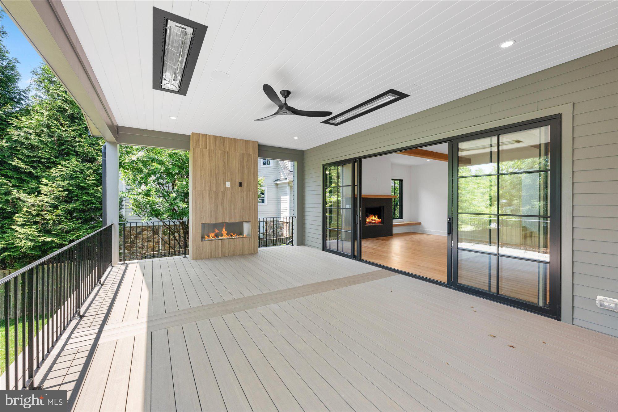 SALONA VILLAGE - Residential