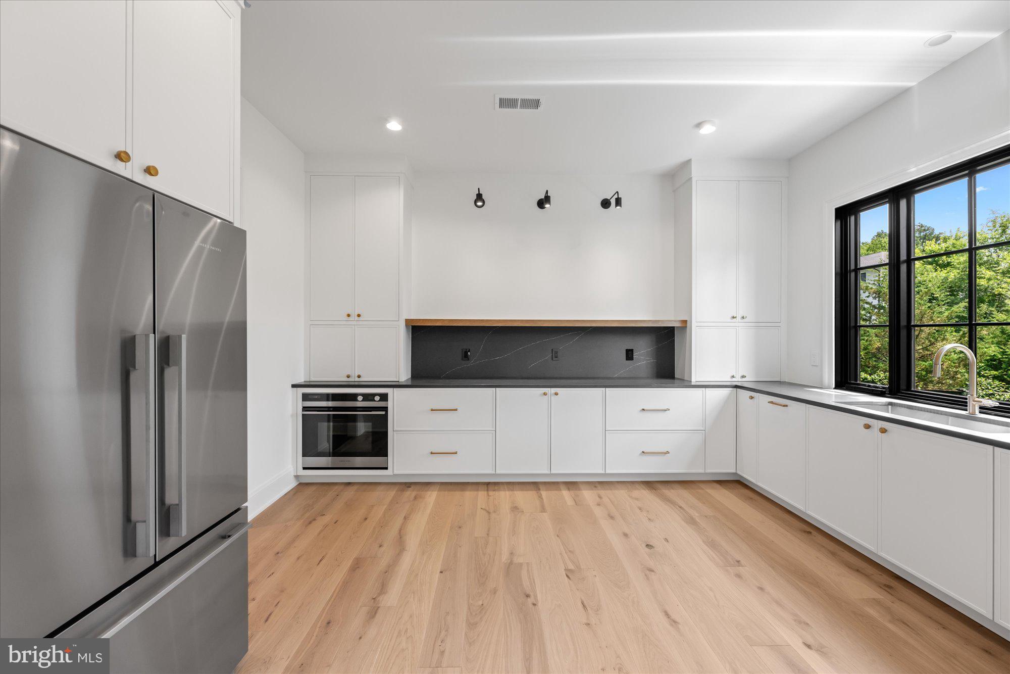 SALONA VILLAGE - Residential