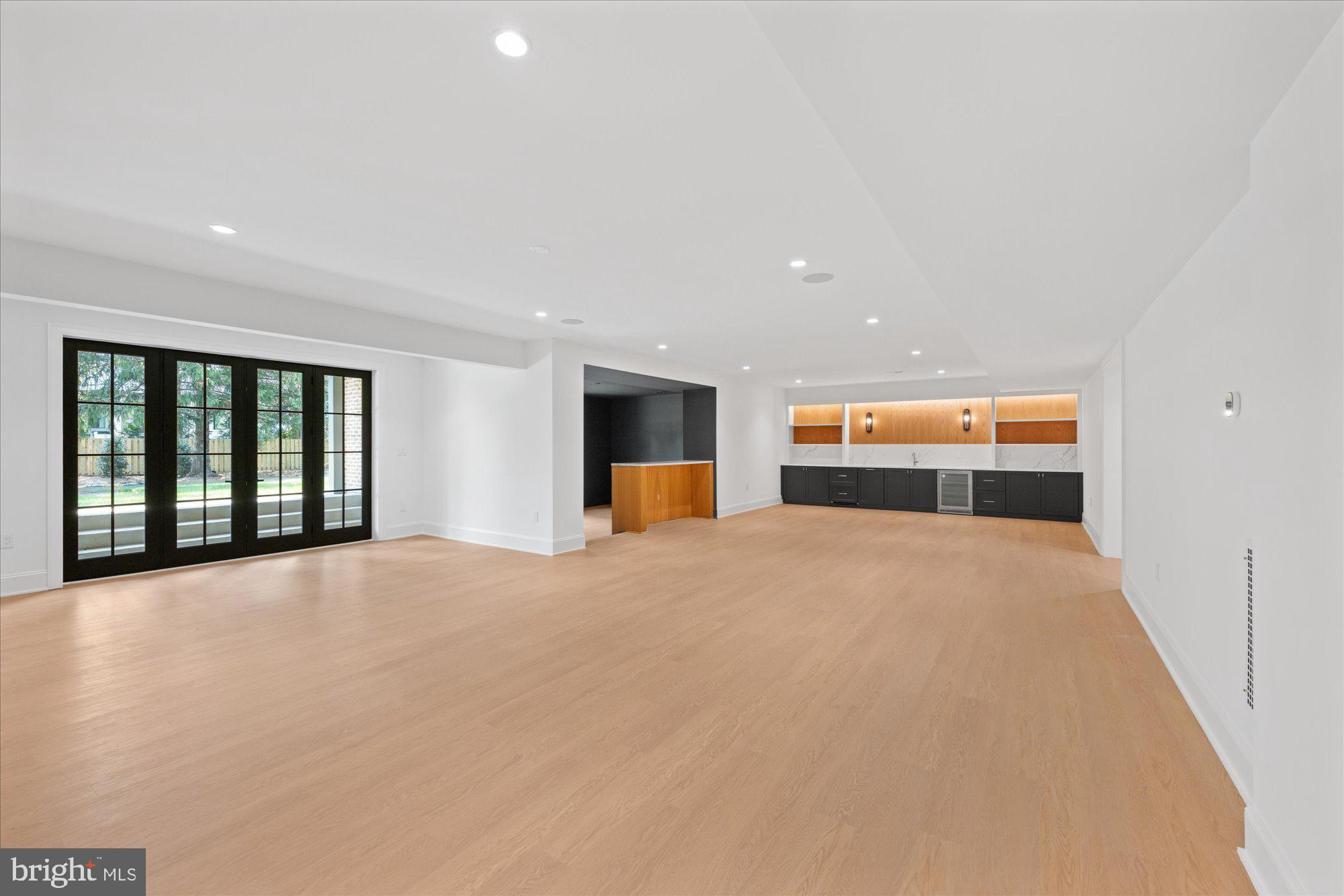 SALONA VILLAGE - Residential