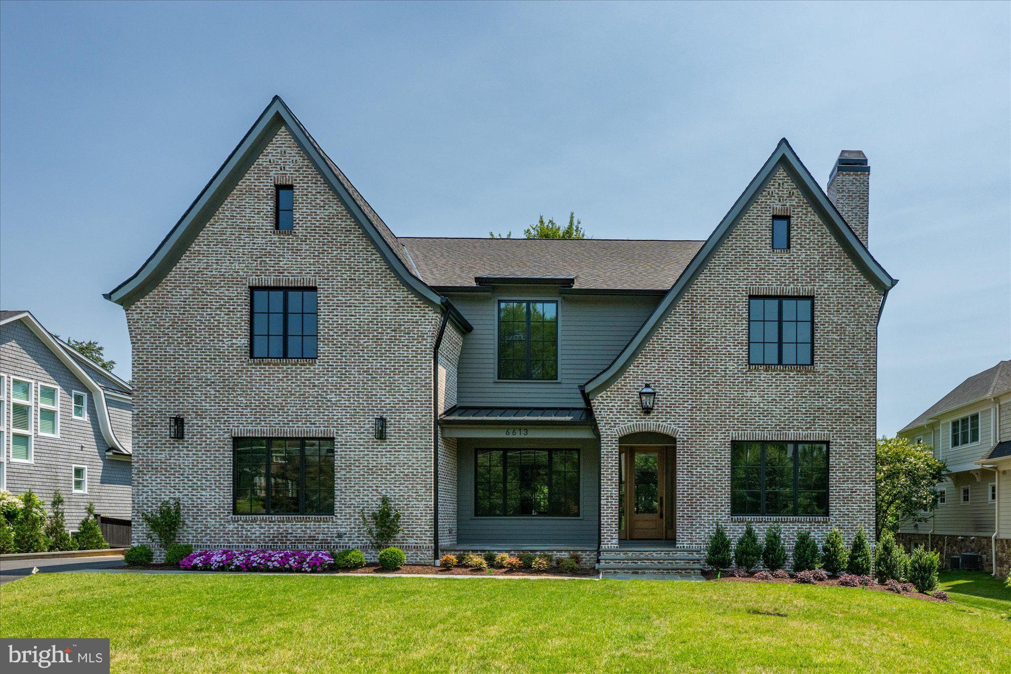 SALONA VILLAGE - Residential