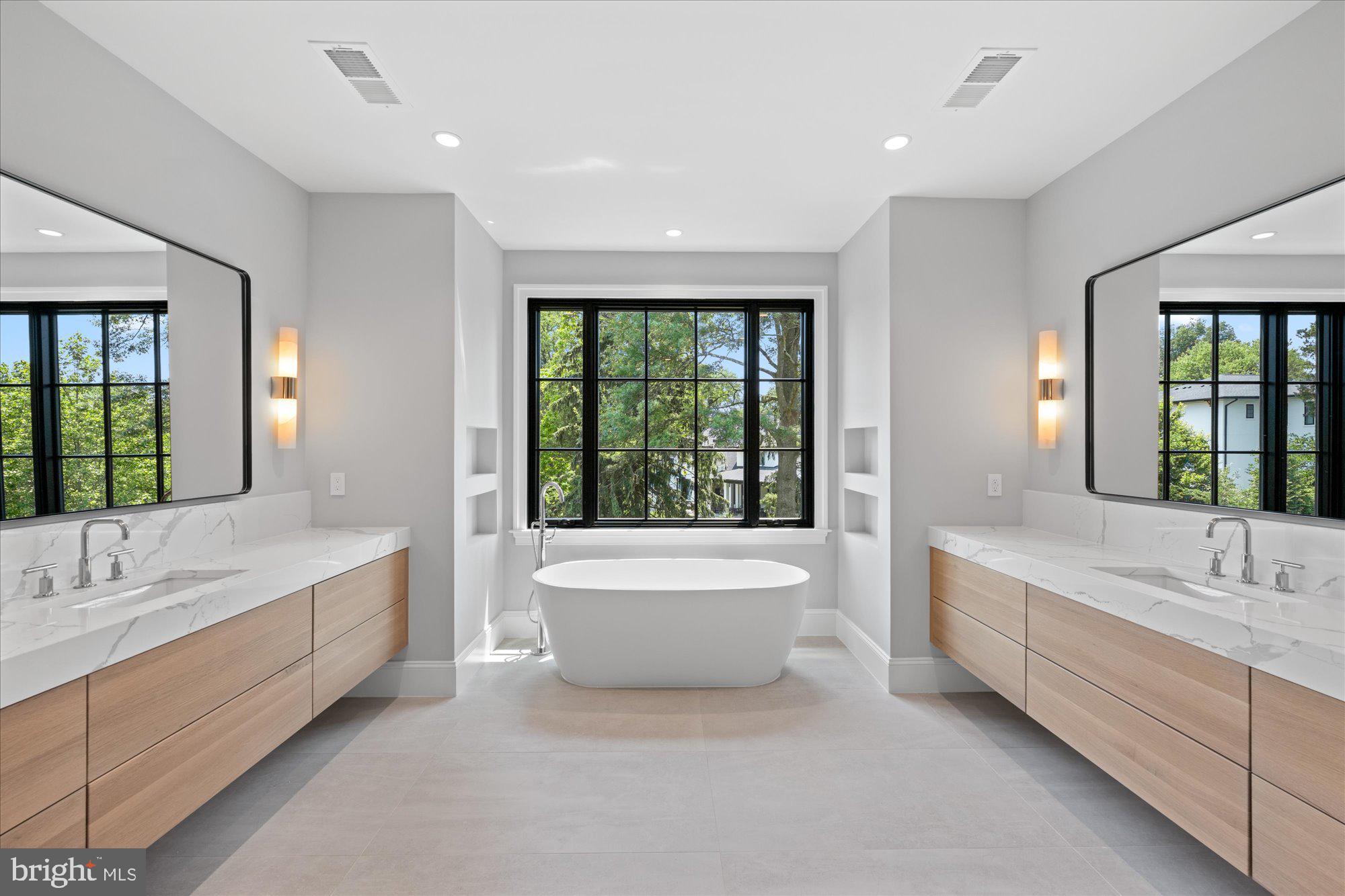 SALONA VILLAGE - Residential