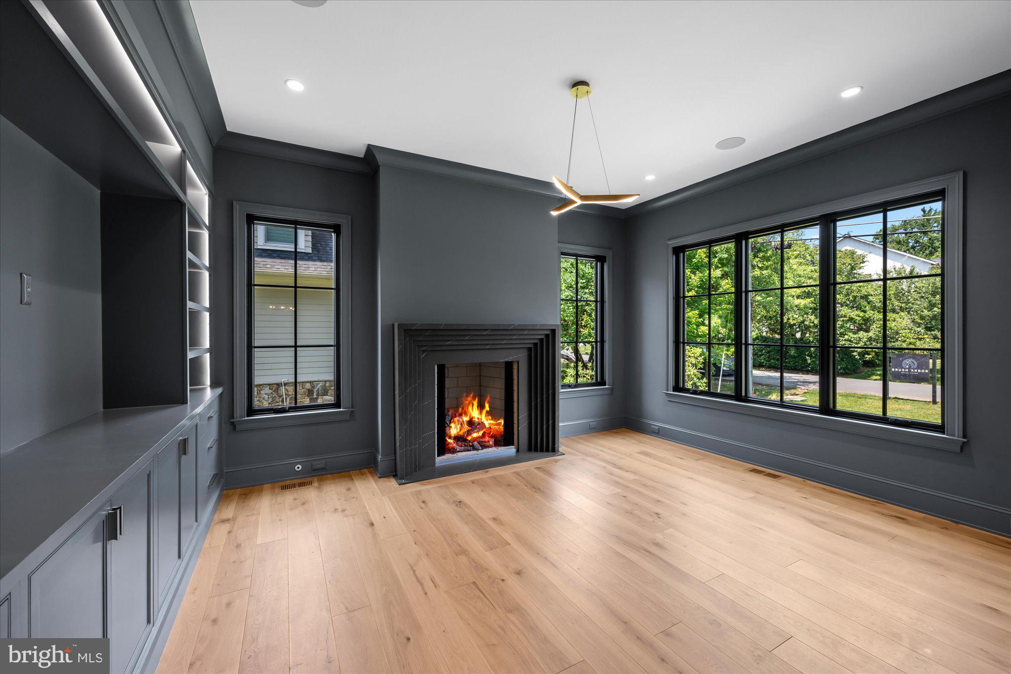 SALONA VILLAGE - Residential