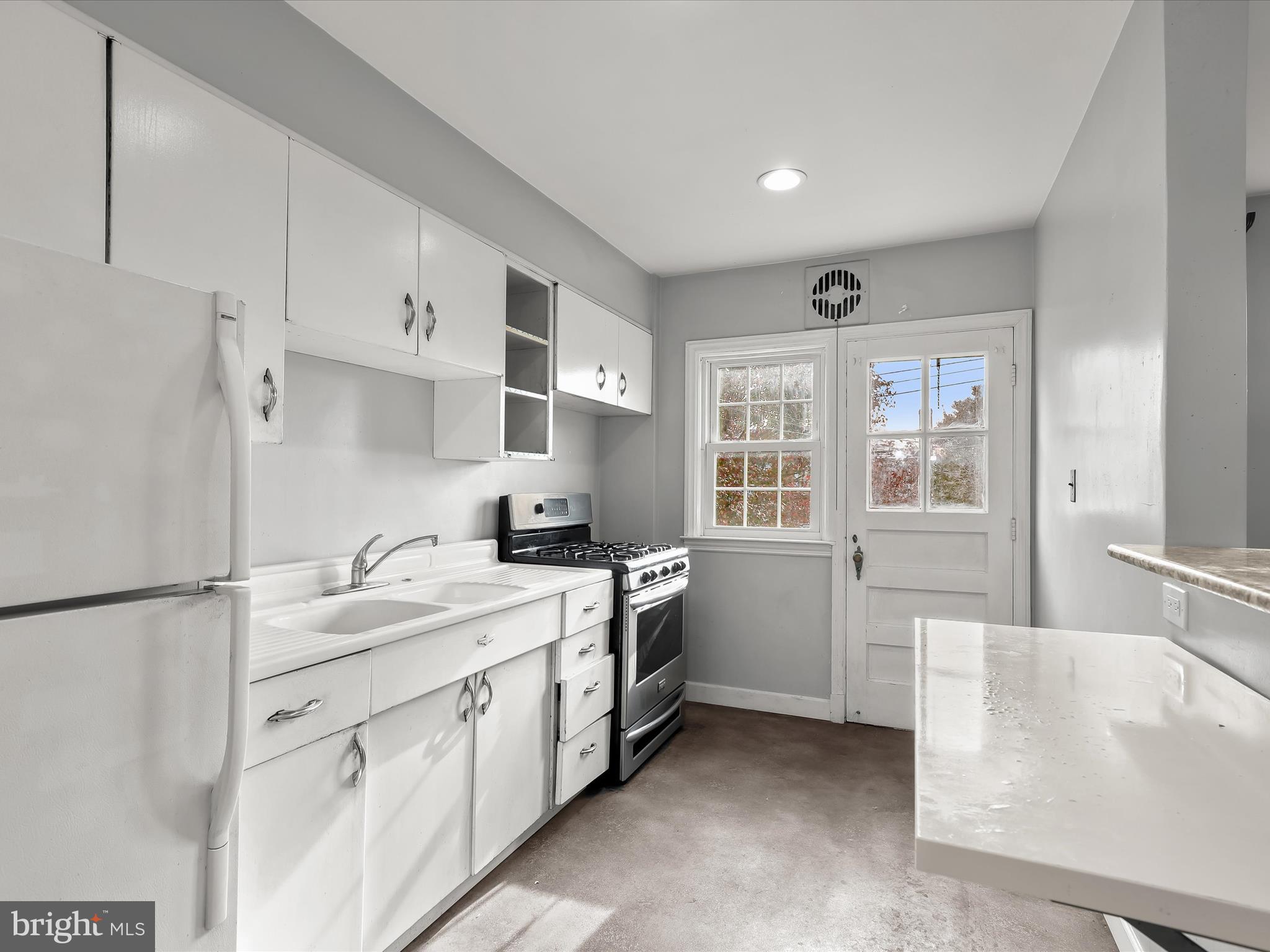 ACADEMY HEIGHTS - Residential