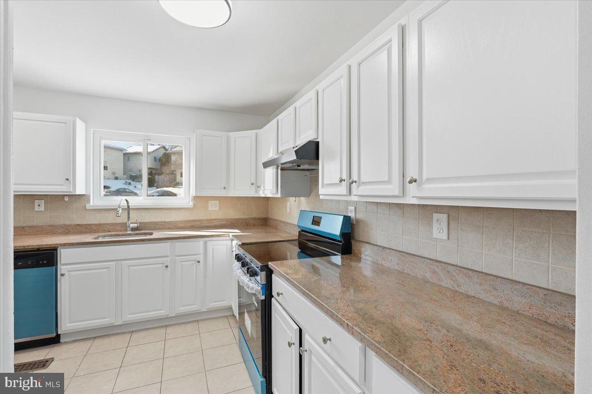 NEWPORT ESTATES - Residential