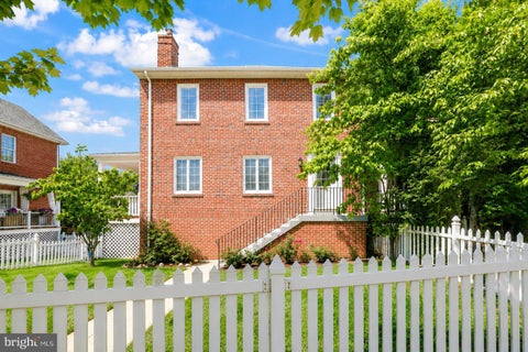 Photo of 2012 S Glebe Road, ARLINGTON, VA 22204 (MLS # VAAR2073418)