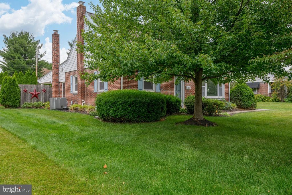 Photo of 2365 STATE ST, EAST PETERSBURG, PA 17520 (MLS # PALA2036624)