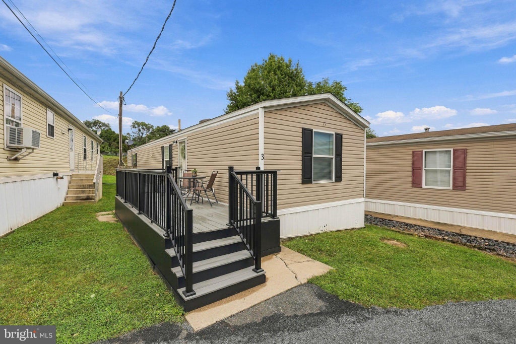 Photo of 3 Pleasant Hill Avenue, AKRON, PA 17501 (MLS # PALA2096332)