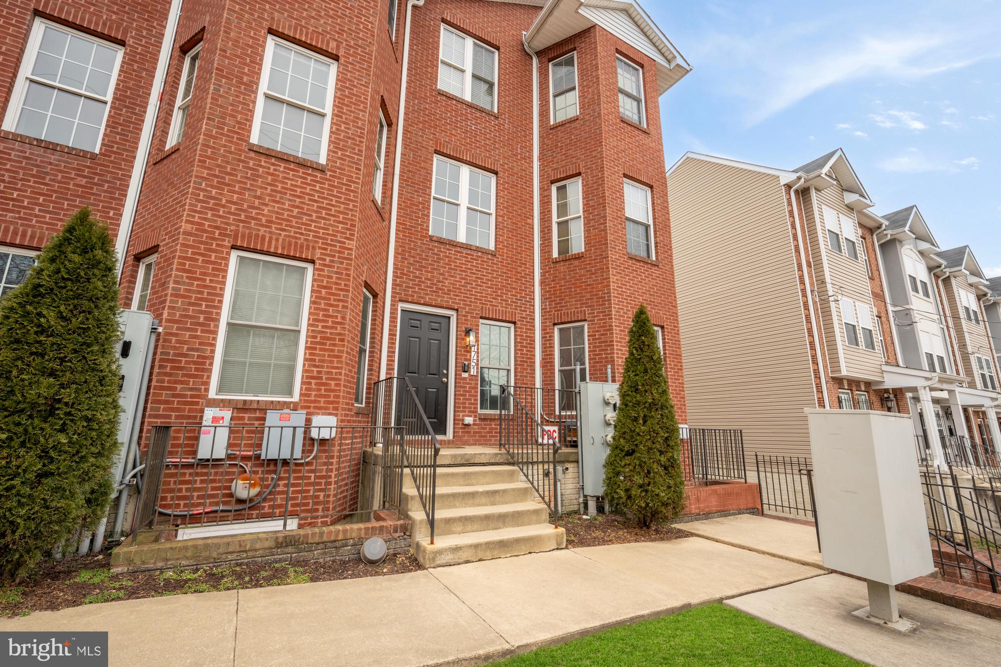 1753 W SE C