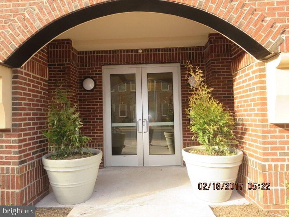 DISCOVERY SQUARE - Residential Lease