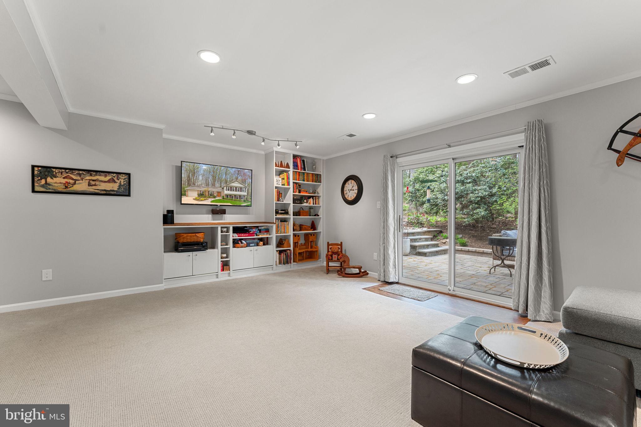 LAKE BRADDOCK - Residential