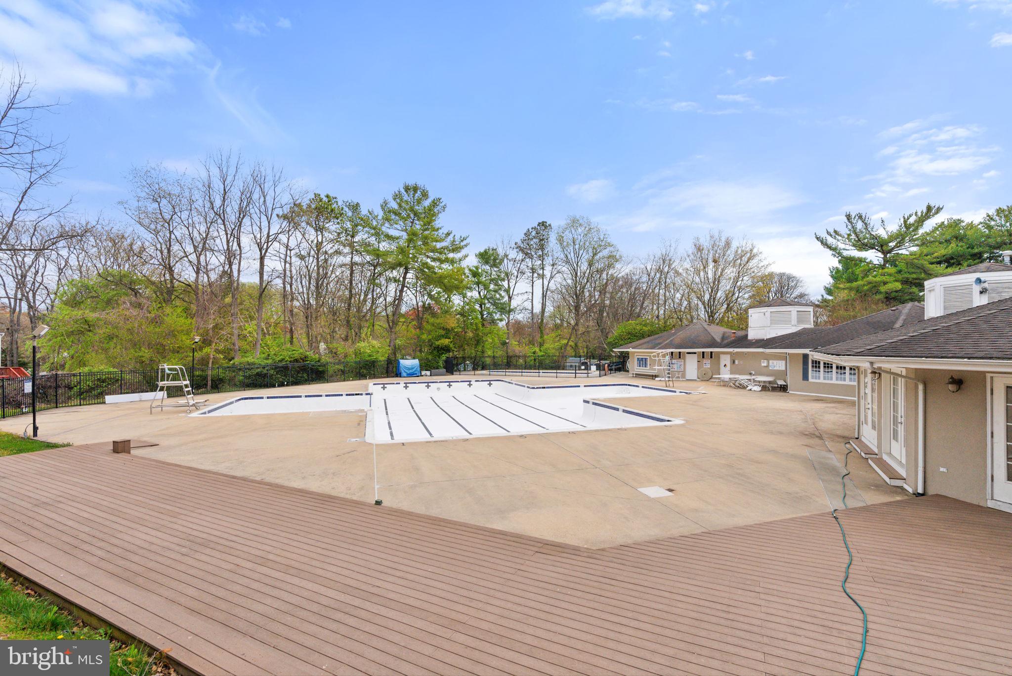 LAKE BRADDOCK - Residential