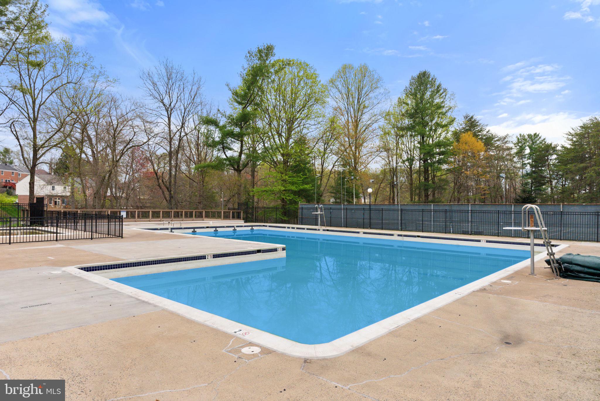 LAKE BRADDOCK - Residential