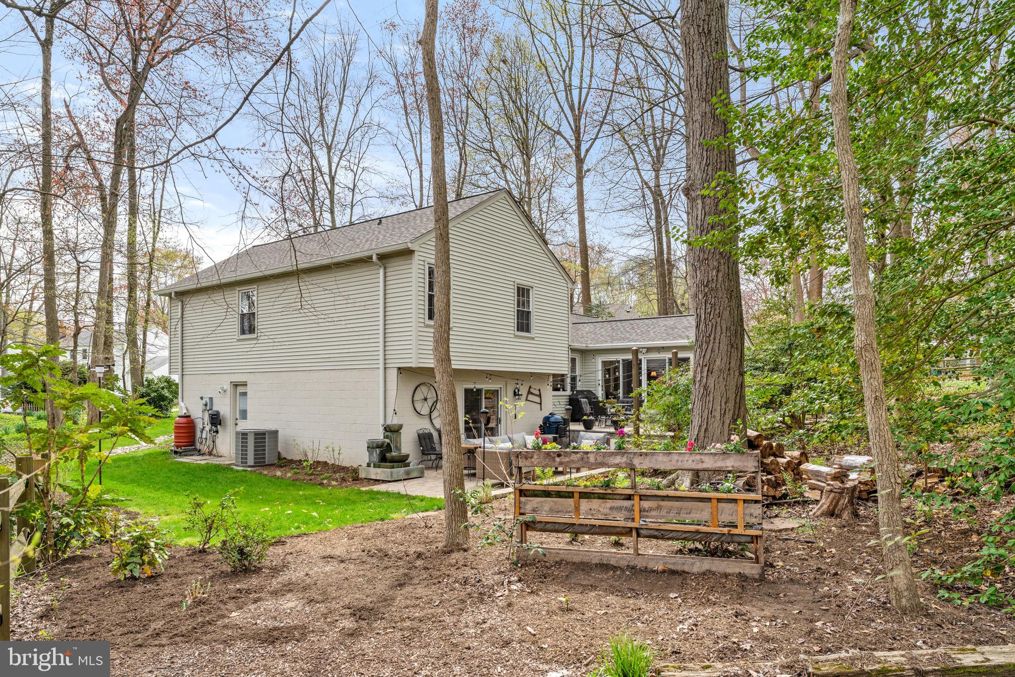 LAKE BRADDOCK - Residential