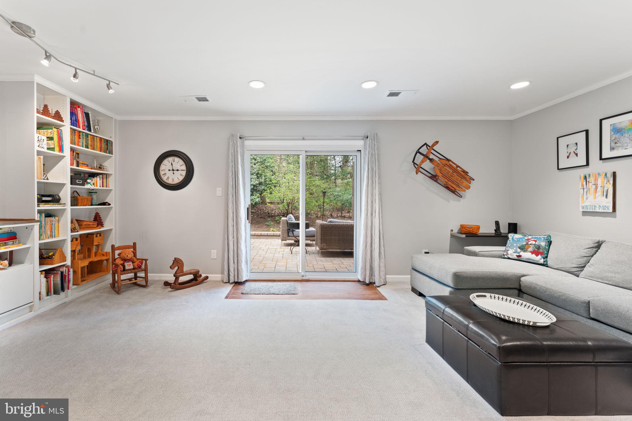 LAKE BRADDOCK - Residential