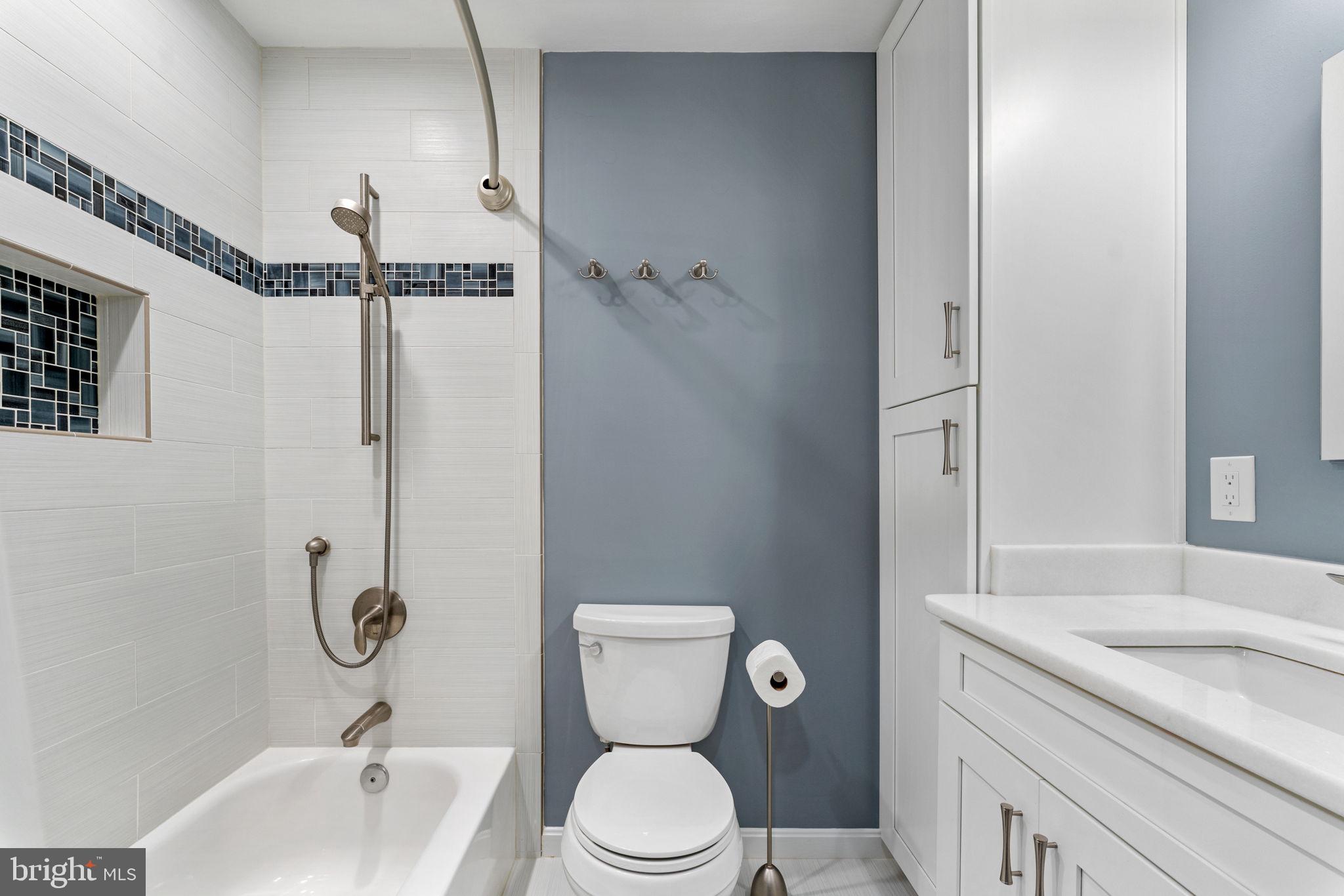 LAKE BRADDOCK - Residential