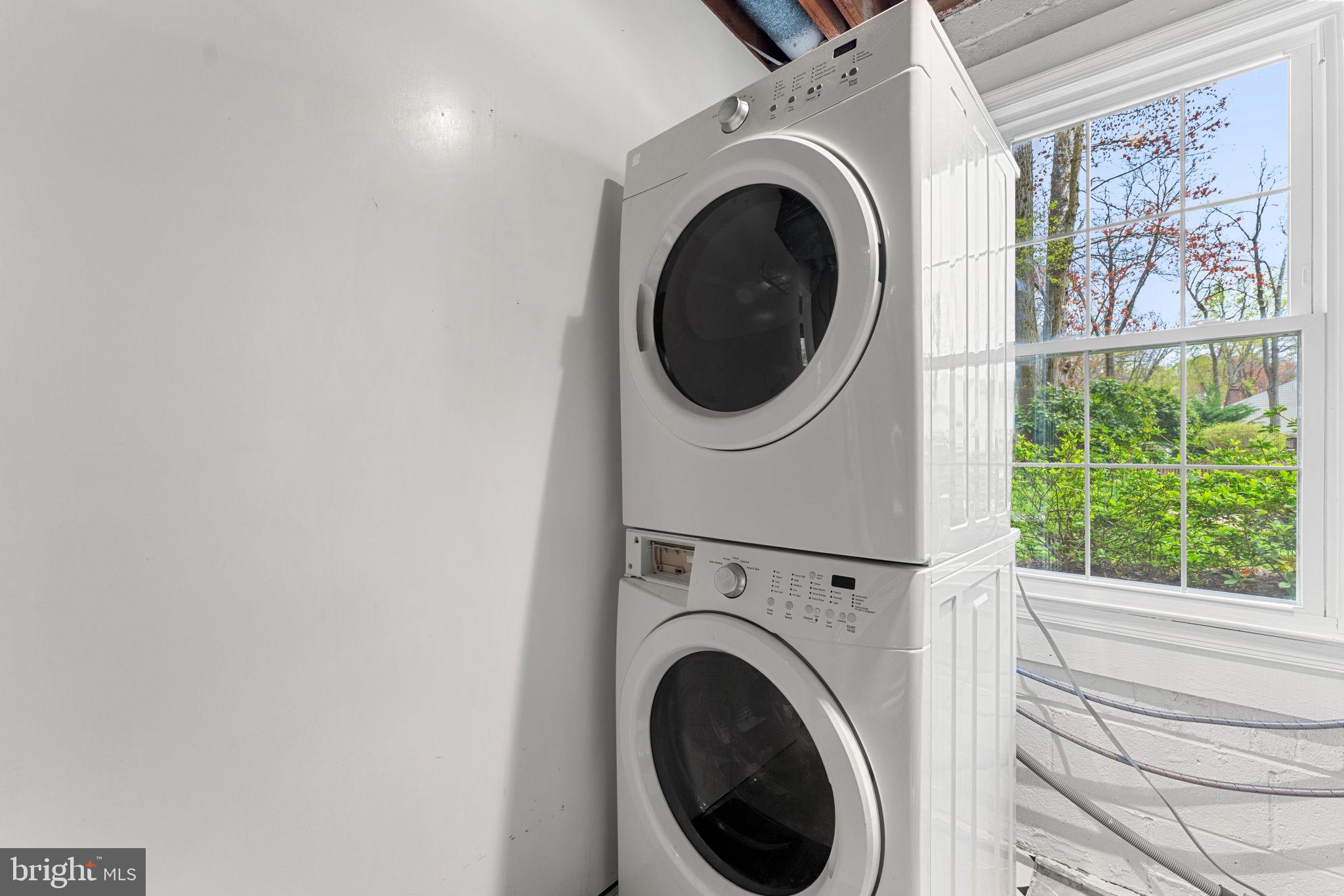 LAKE BRADDOCK - Residential