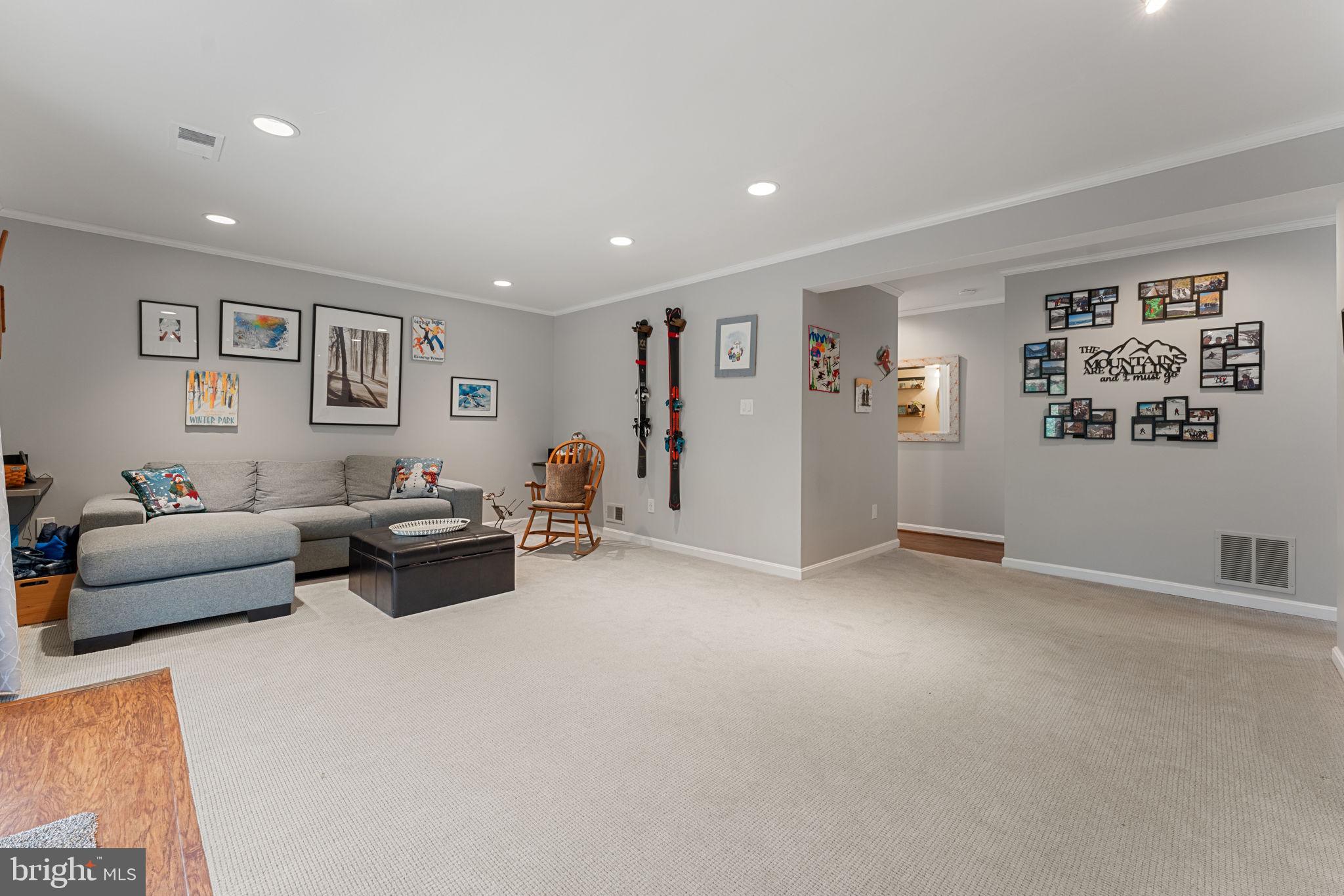 LAKE BRADDOCK - Residential