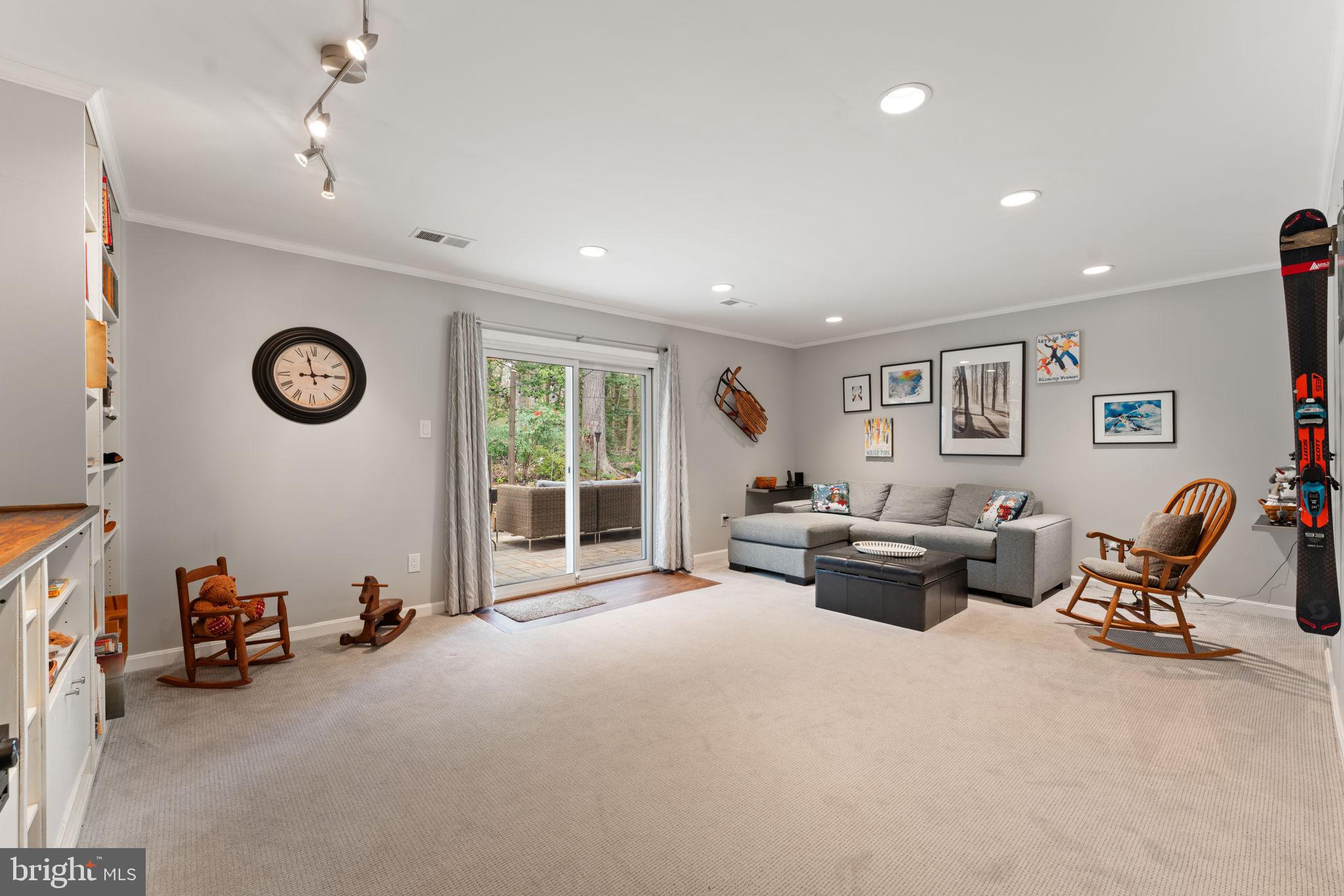 LAKE BRADDOCK - Residential