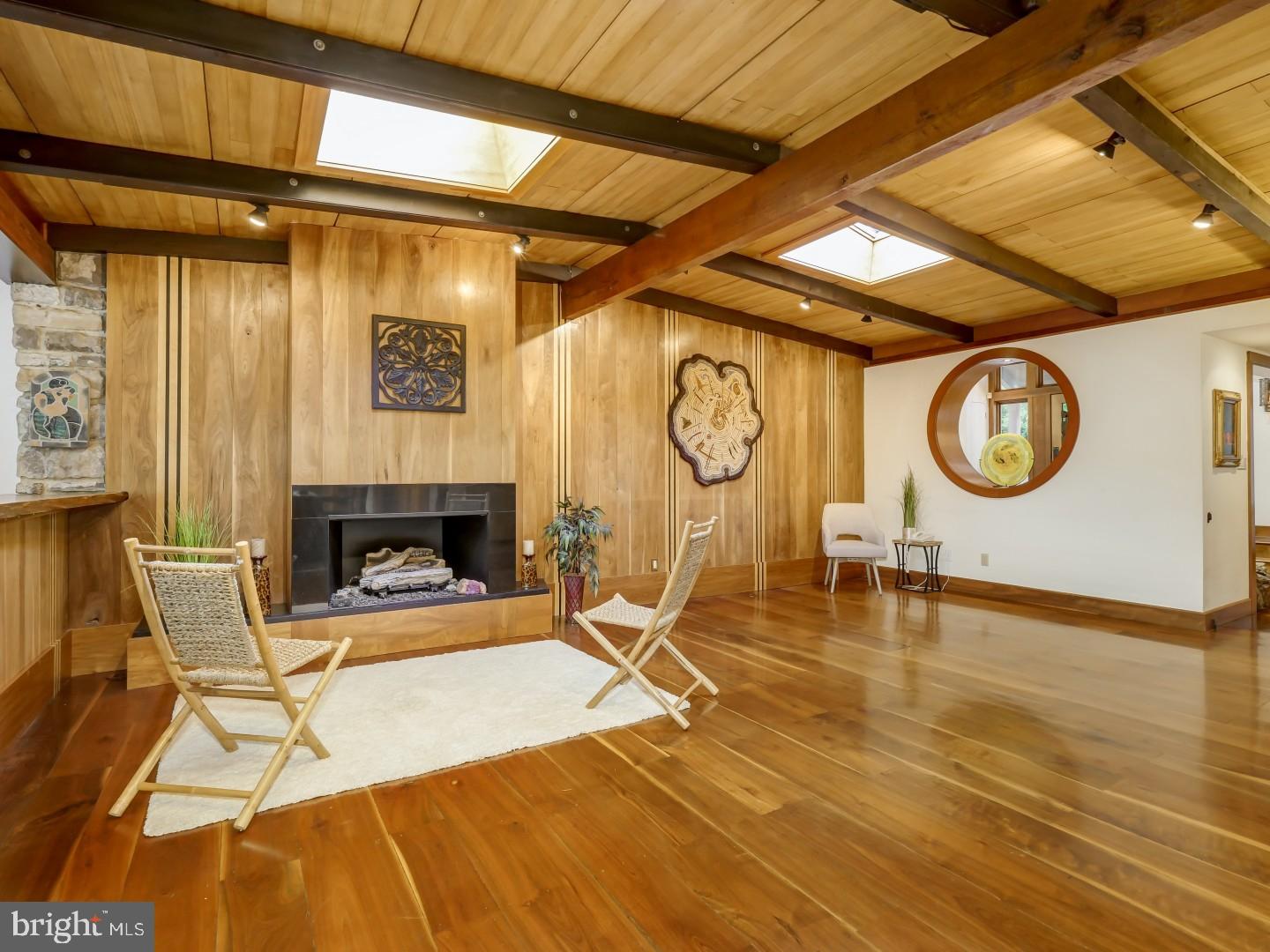 NEW HOPE HILLS - Residential