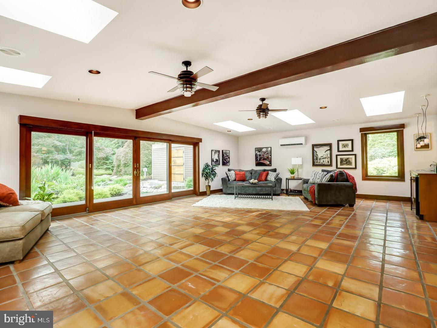 NEW HOPE HILLS - Residential