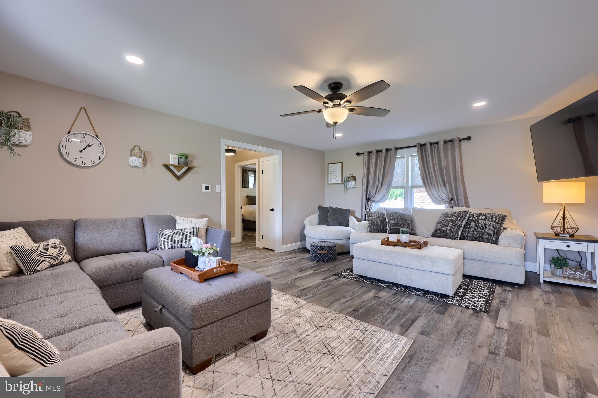 345 W CARPENTER AVENUE