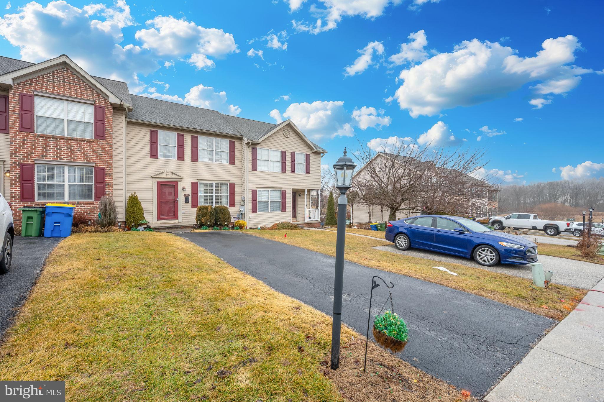 COLONIAL HILLS - Residential