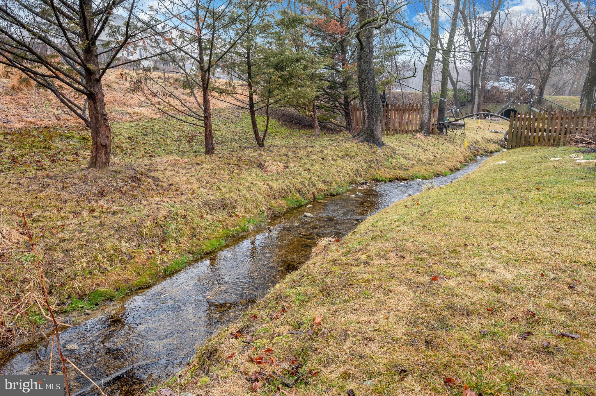 COLONIAL HILLS - Residential