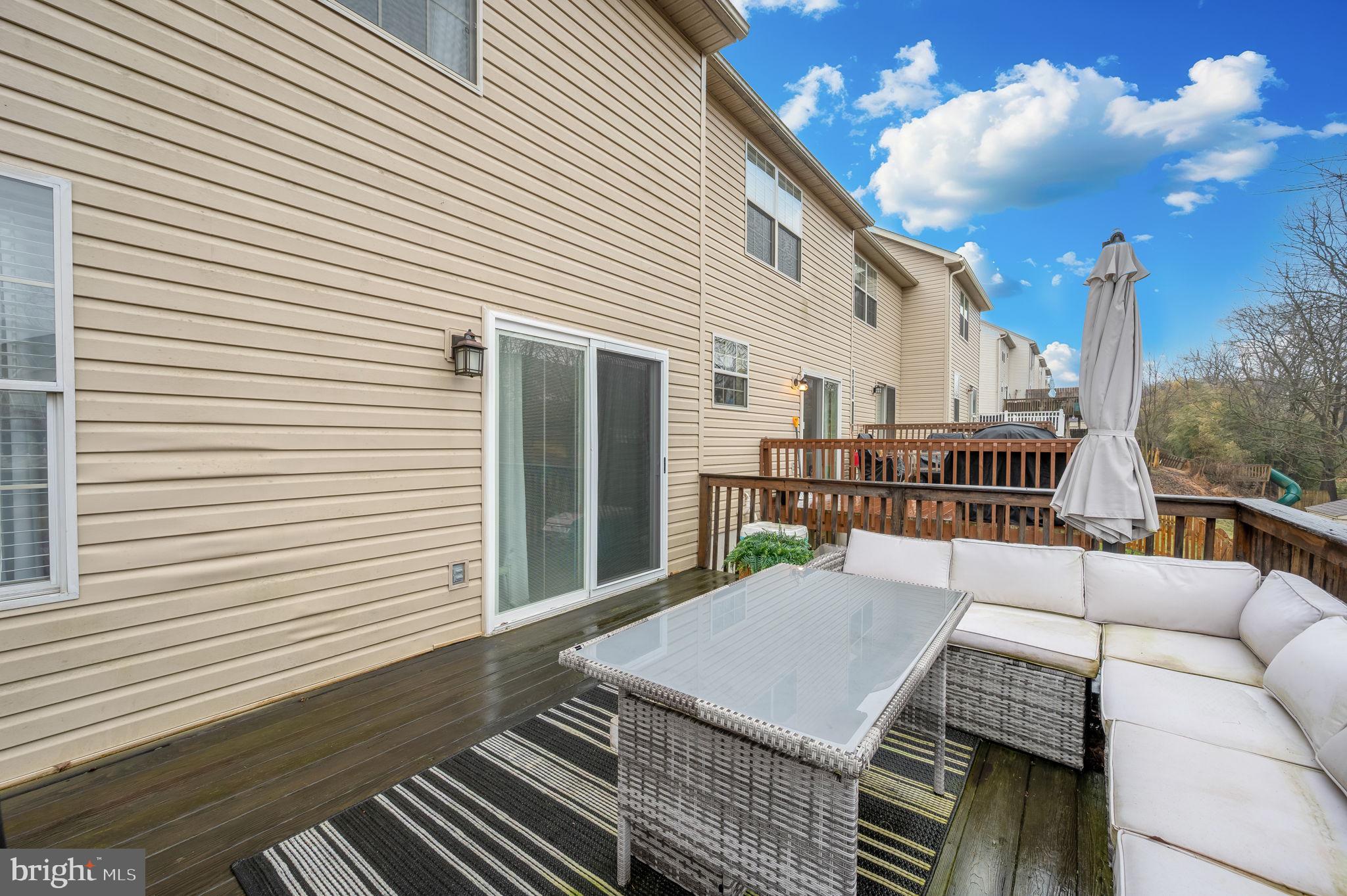 COLONIAL HILLS - Residential