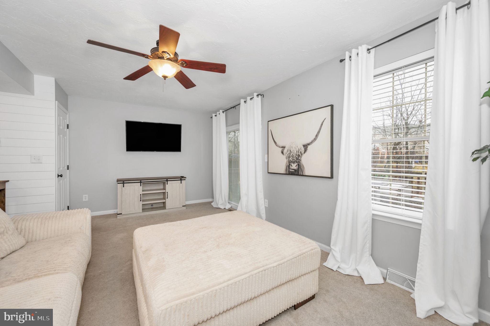 COLONIAL HILLS - Residential