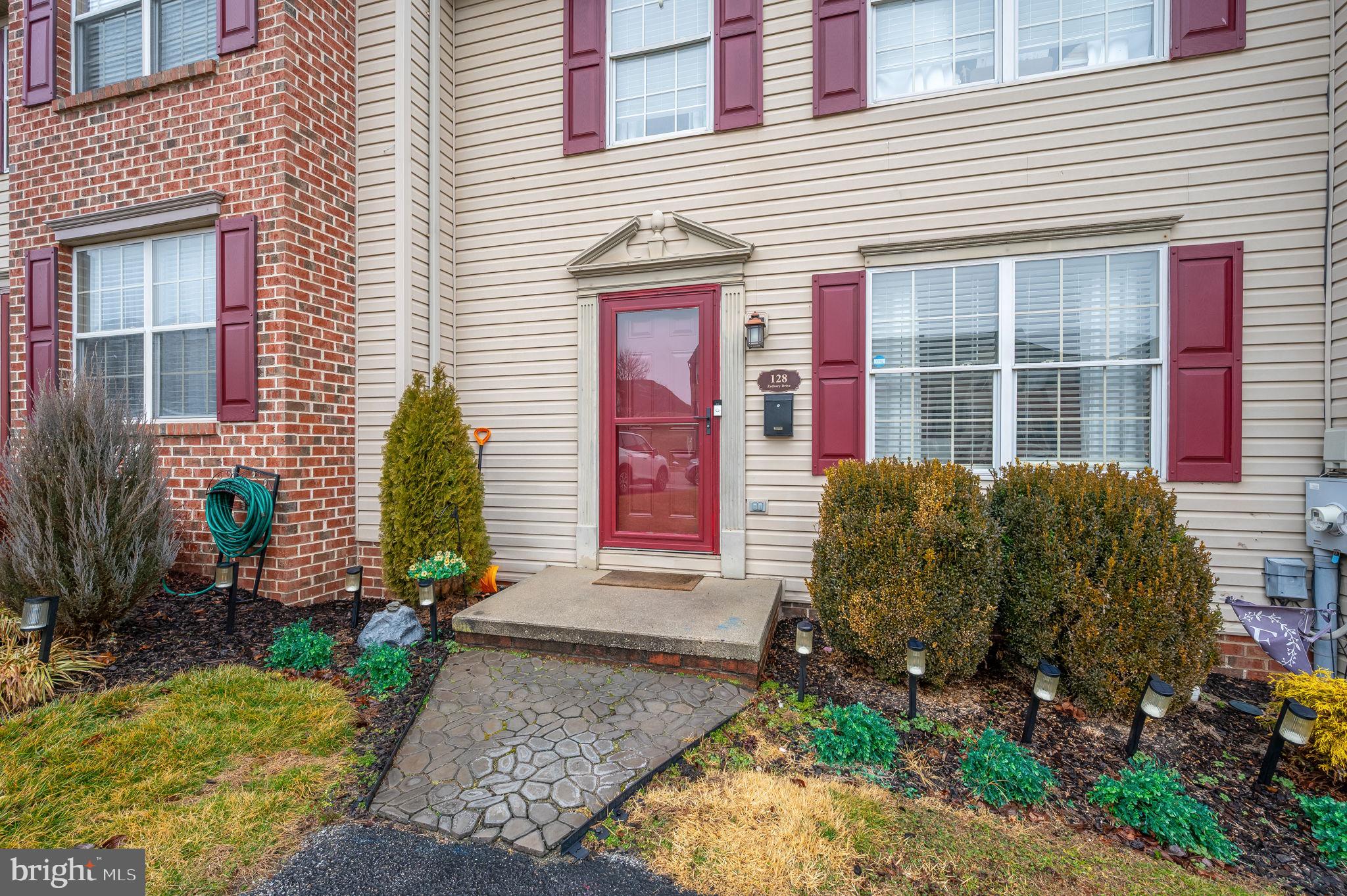 COLONIAL HILLS - Residential