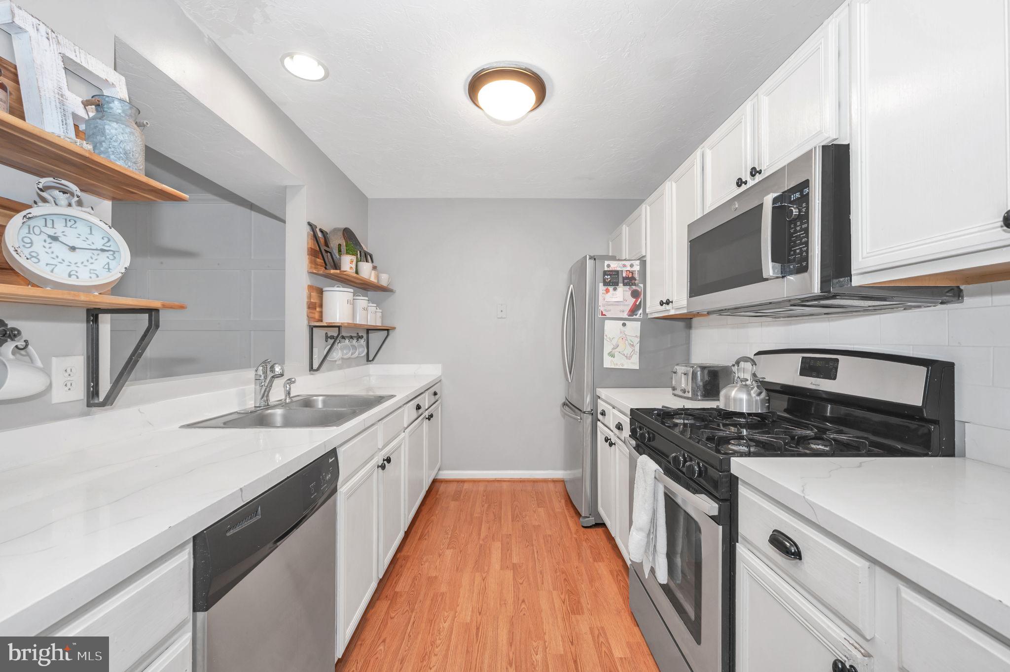 COLONIAL HILLS - Residential