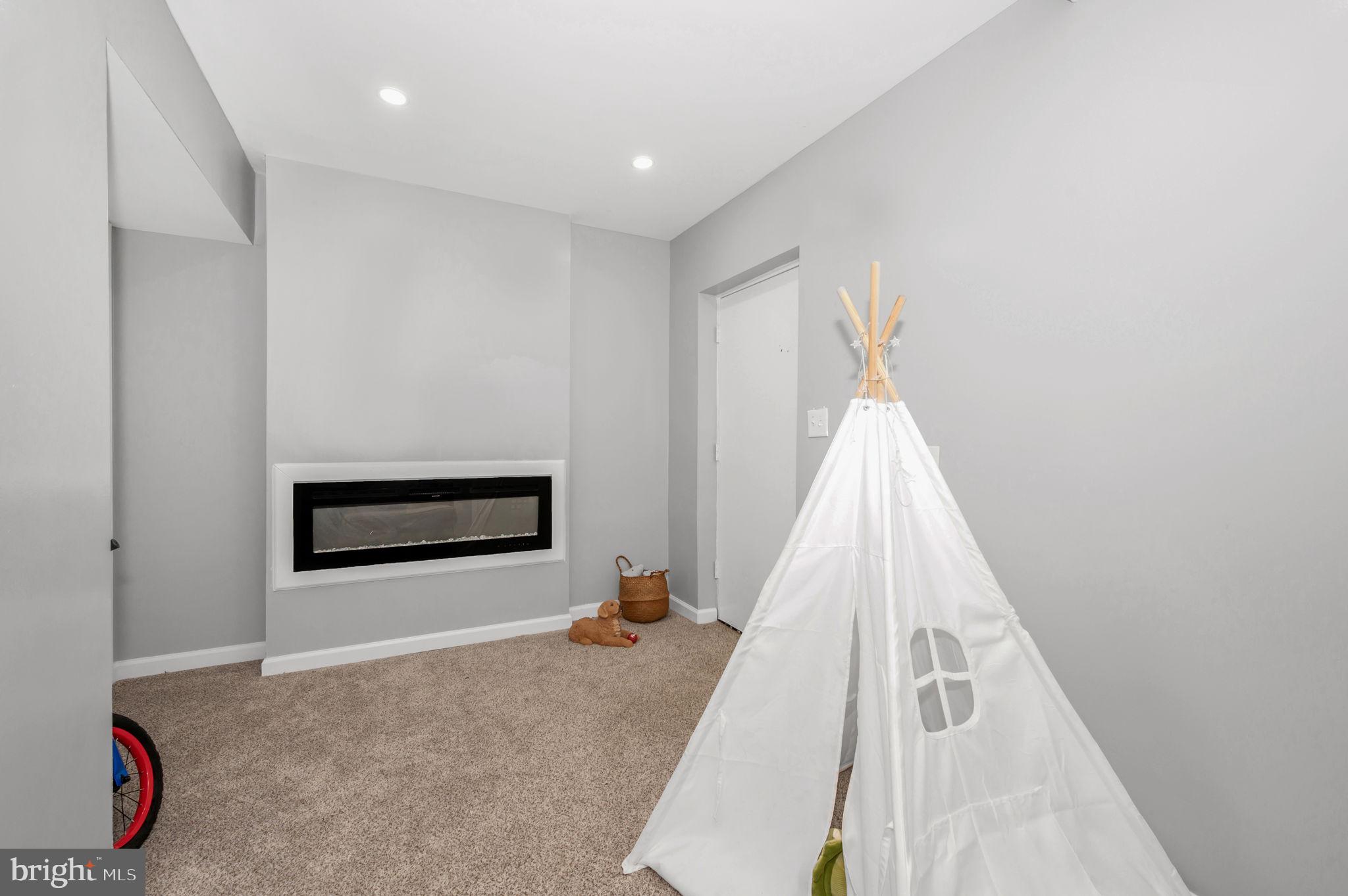 COLONIAL HILLS - Residential