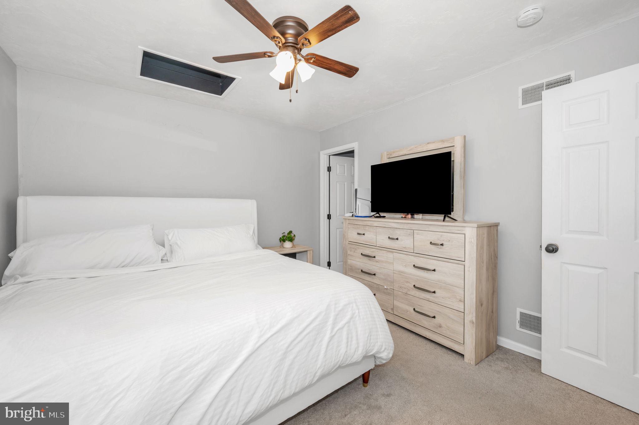 COLONIAL HILLS - Residential