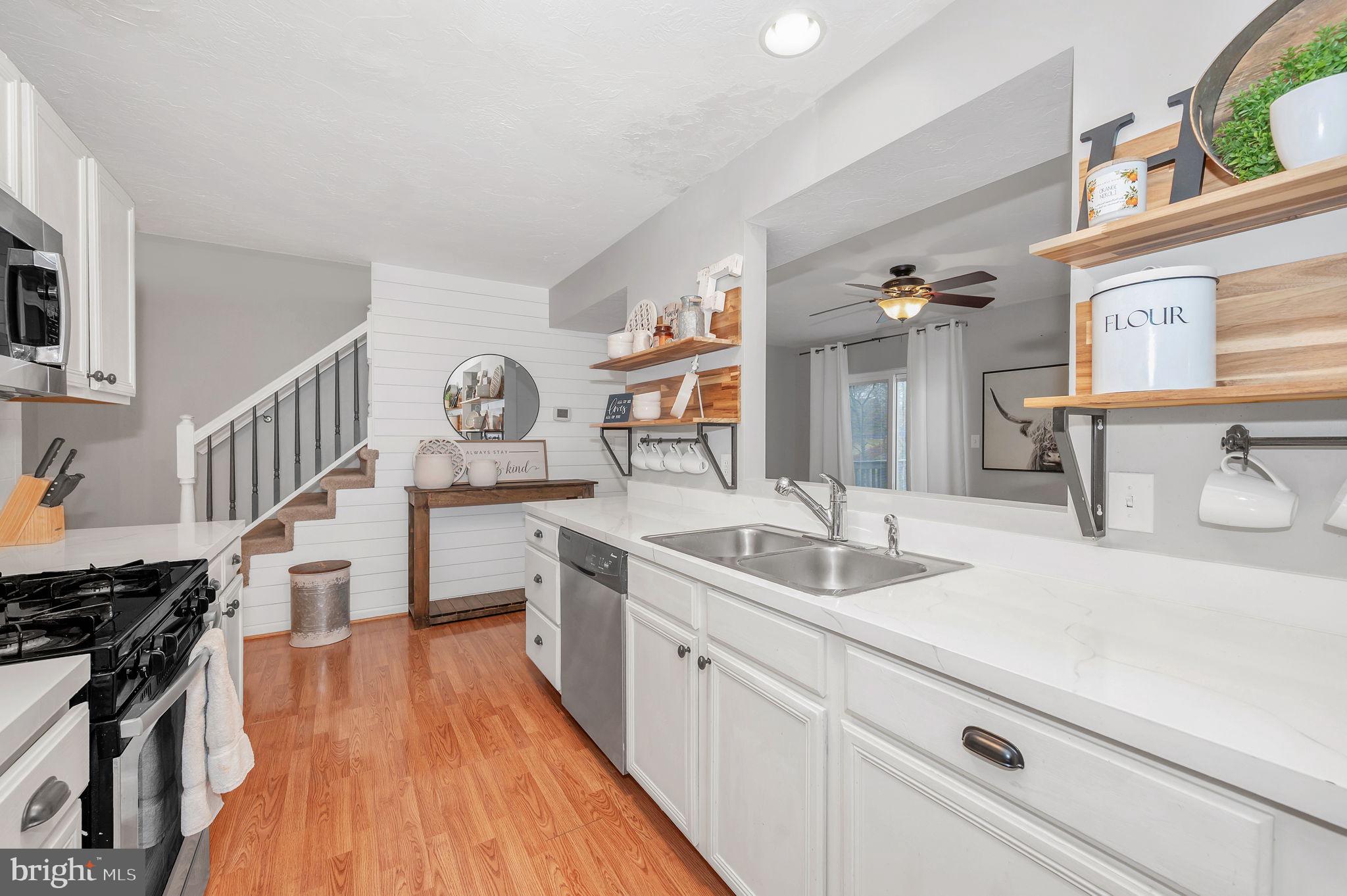 COLONIAL HILLS - Residential