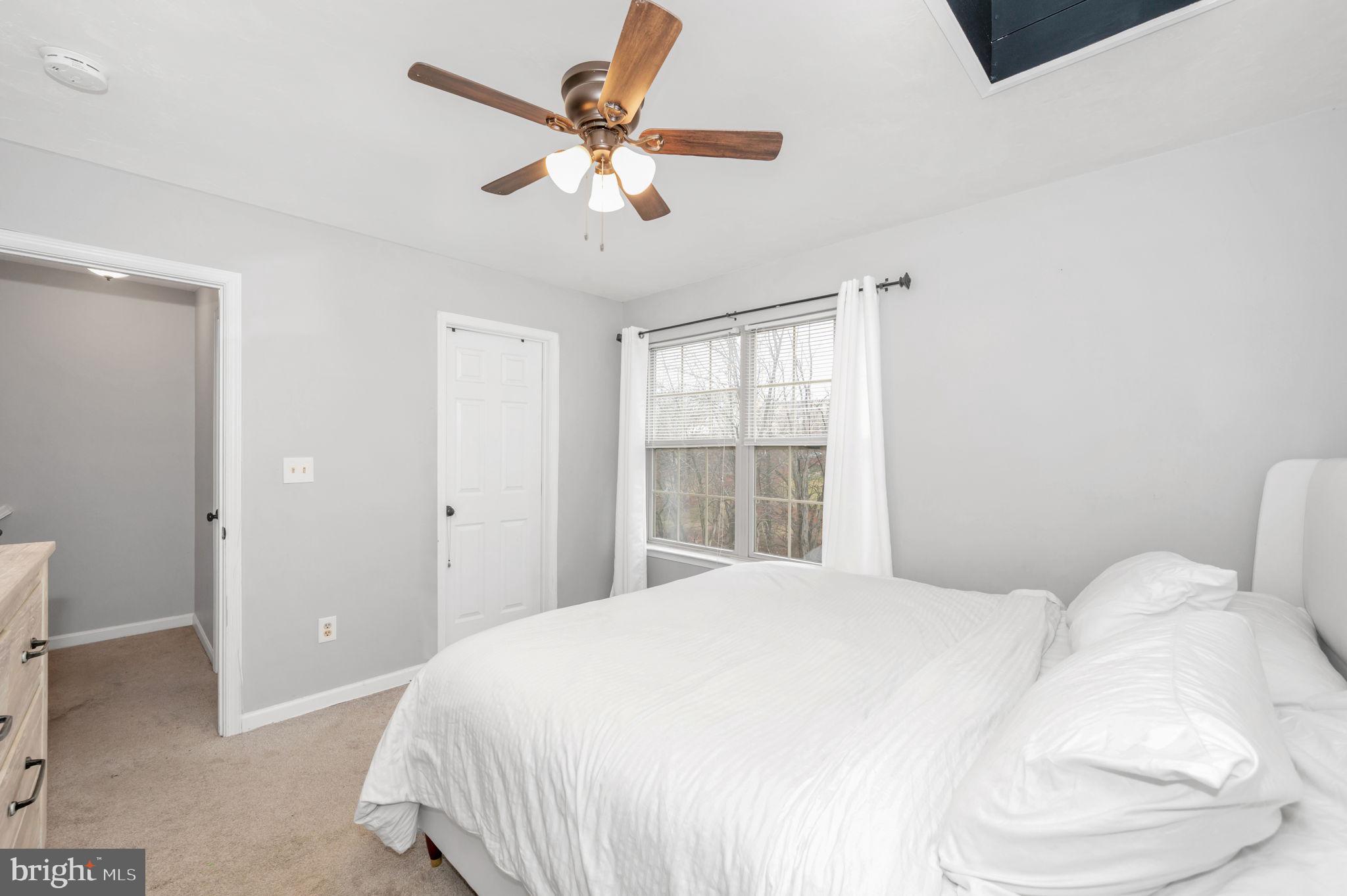 COLONIAL HILLS - Residential