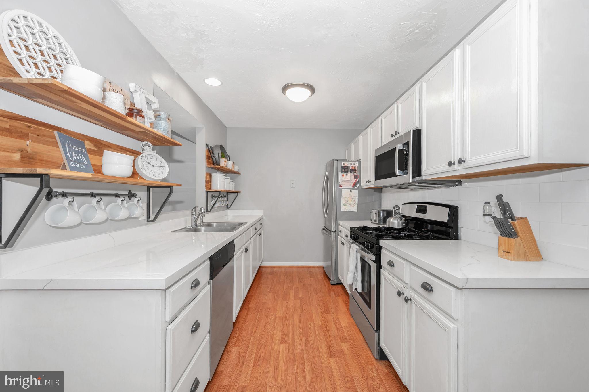 COLONIAL HILLS - Residential