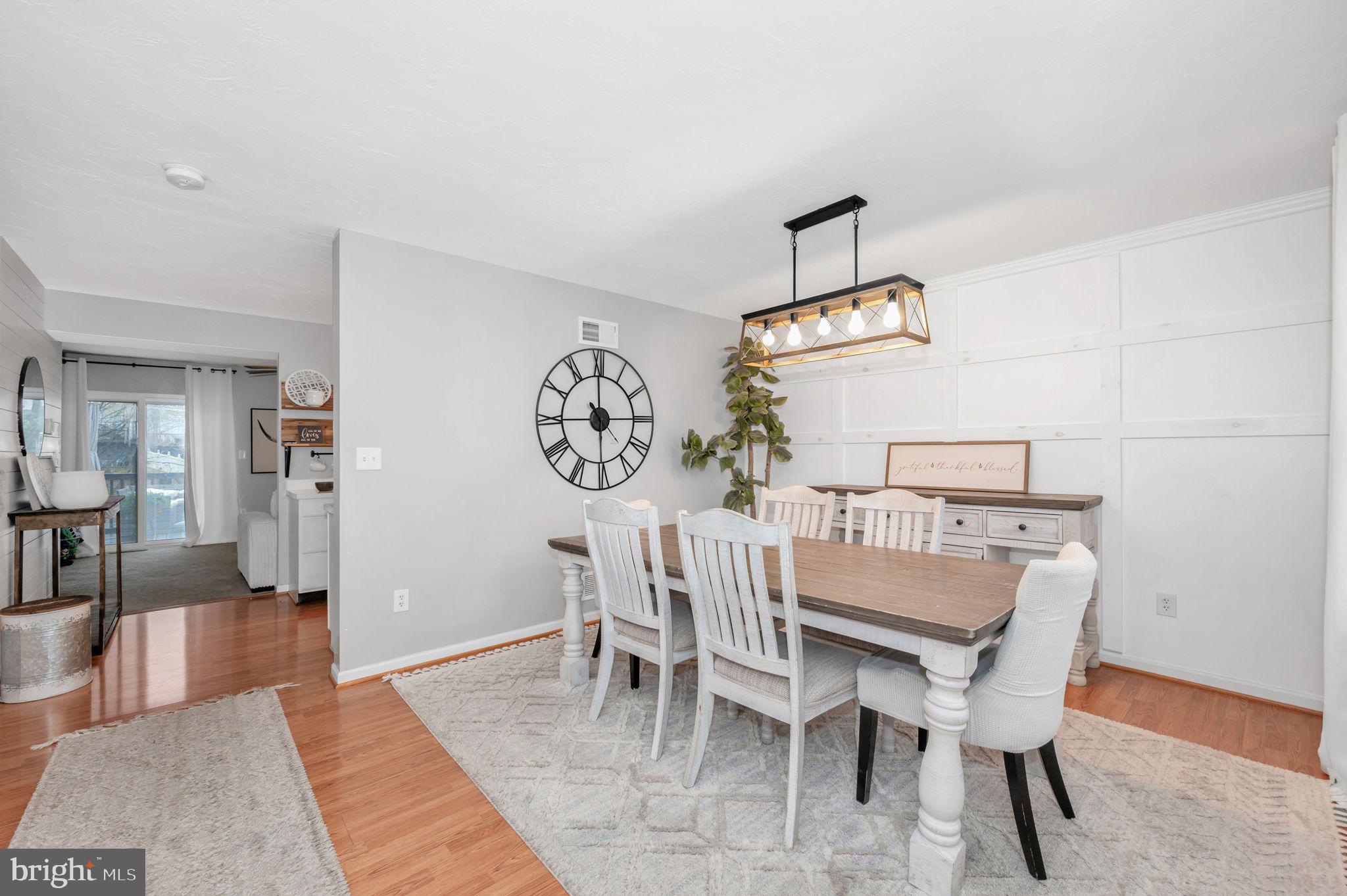 COLONIAL HILLS - Residential