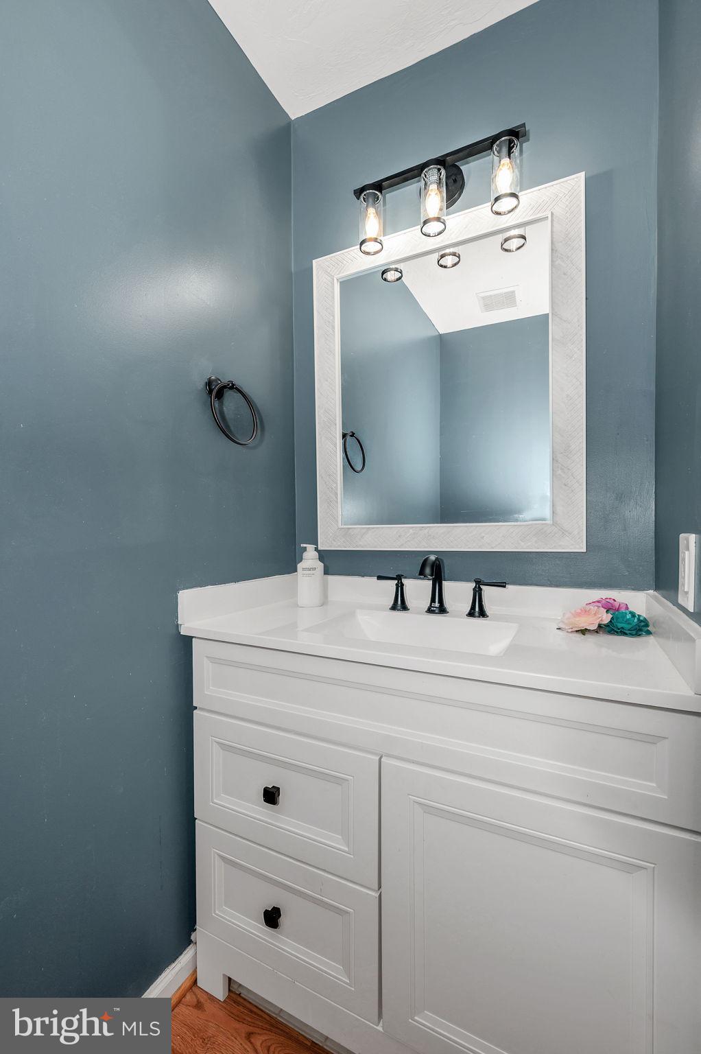 COLONIAL HILLS - Residential