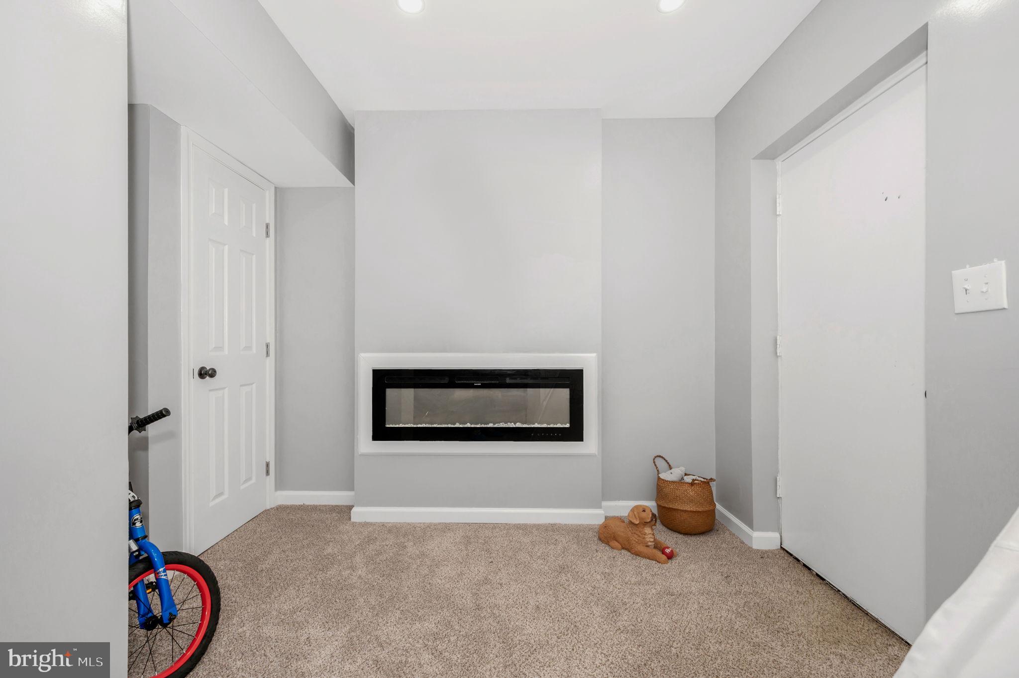 COLONIAL HILLS - Residential