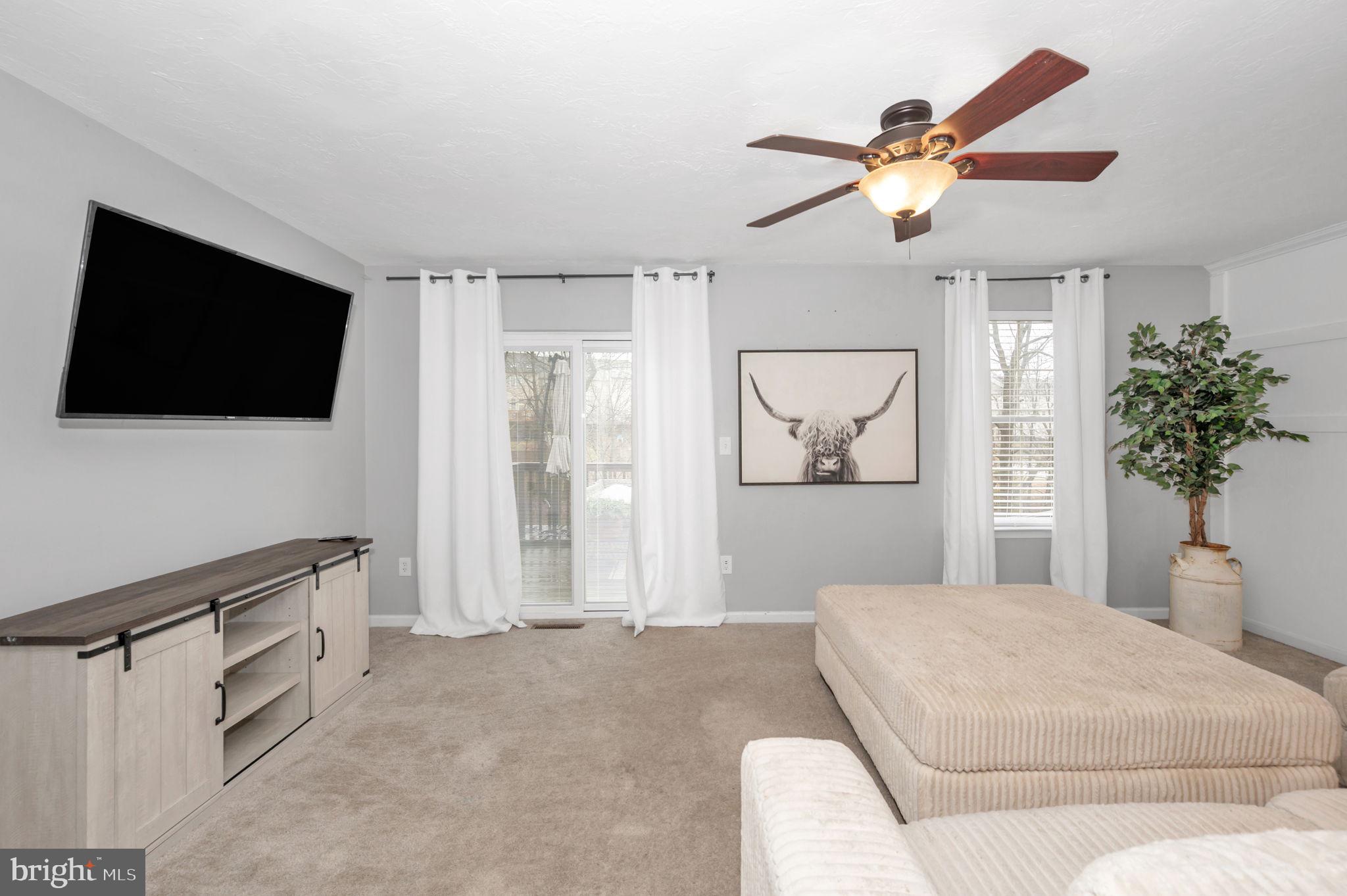 COLONIAL HILLS - Residential