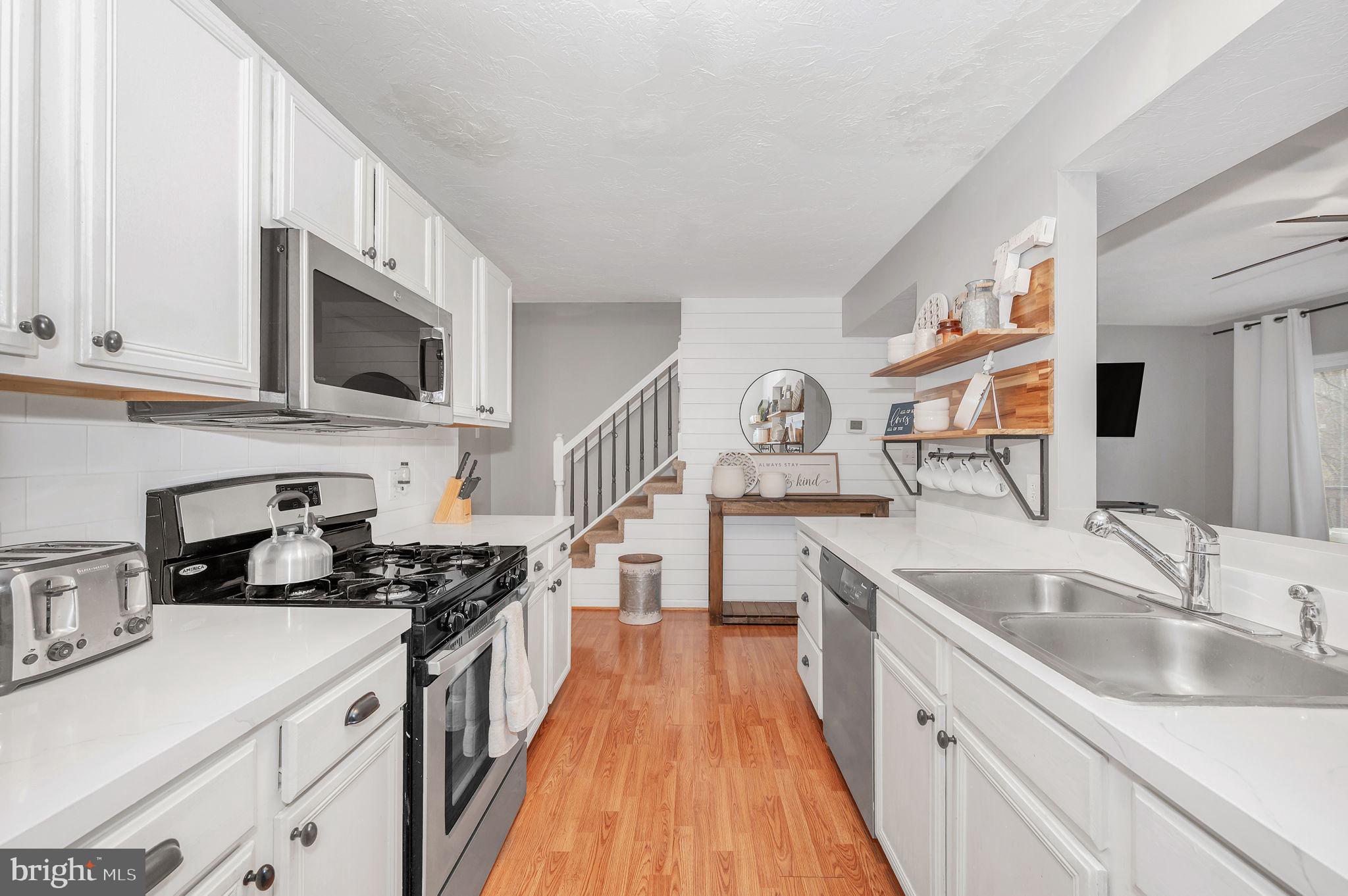 COLONIAL HILLS - Residential