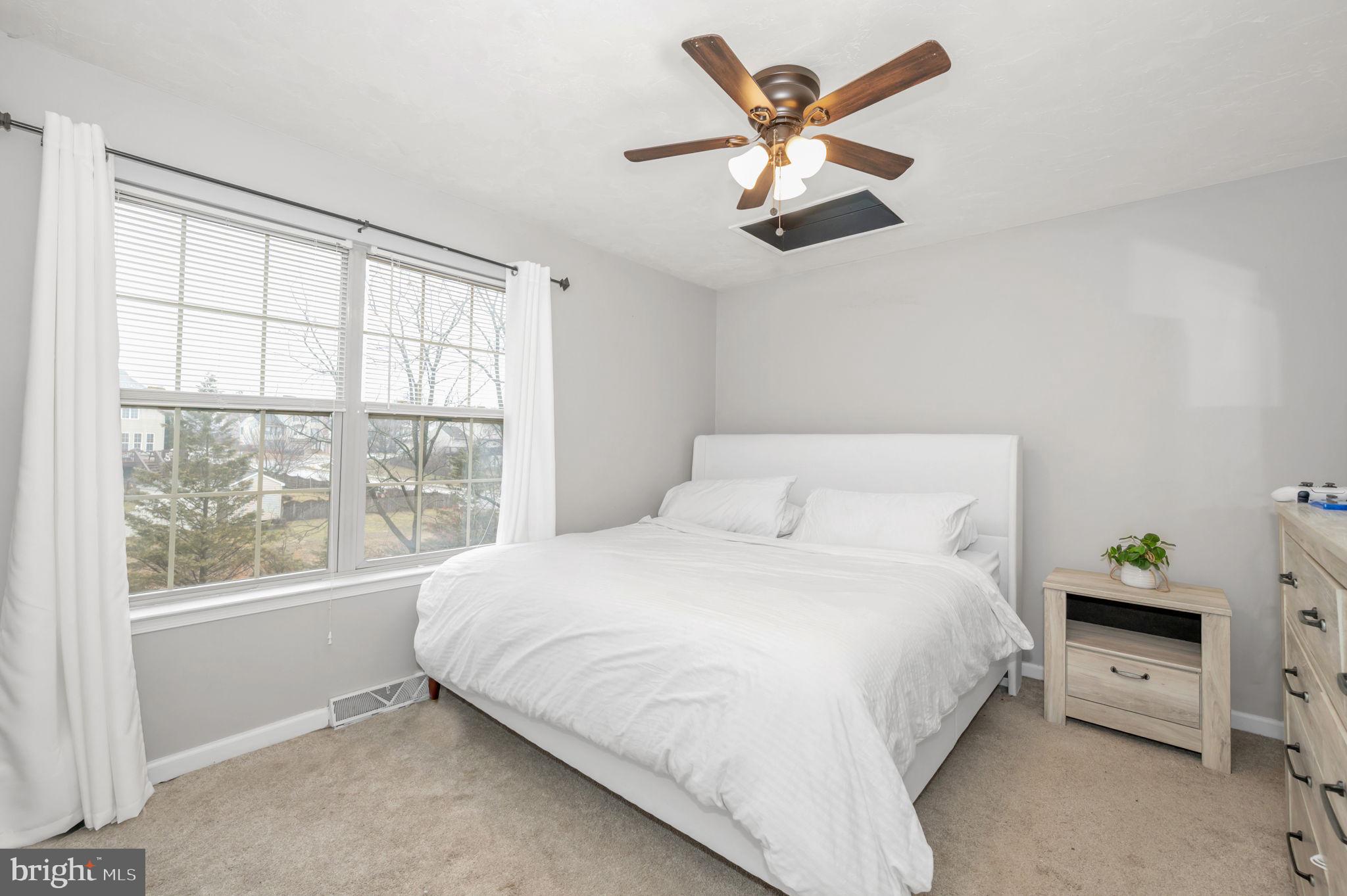 COLONIAL HILLS - Residential