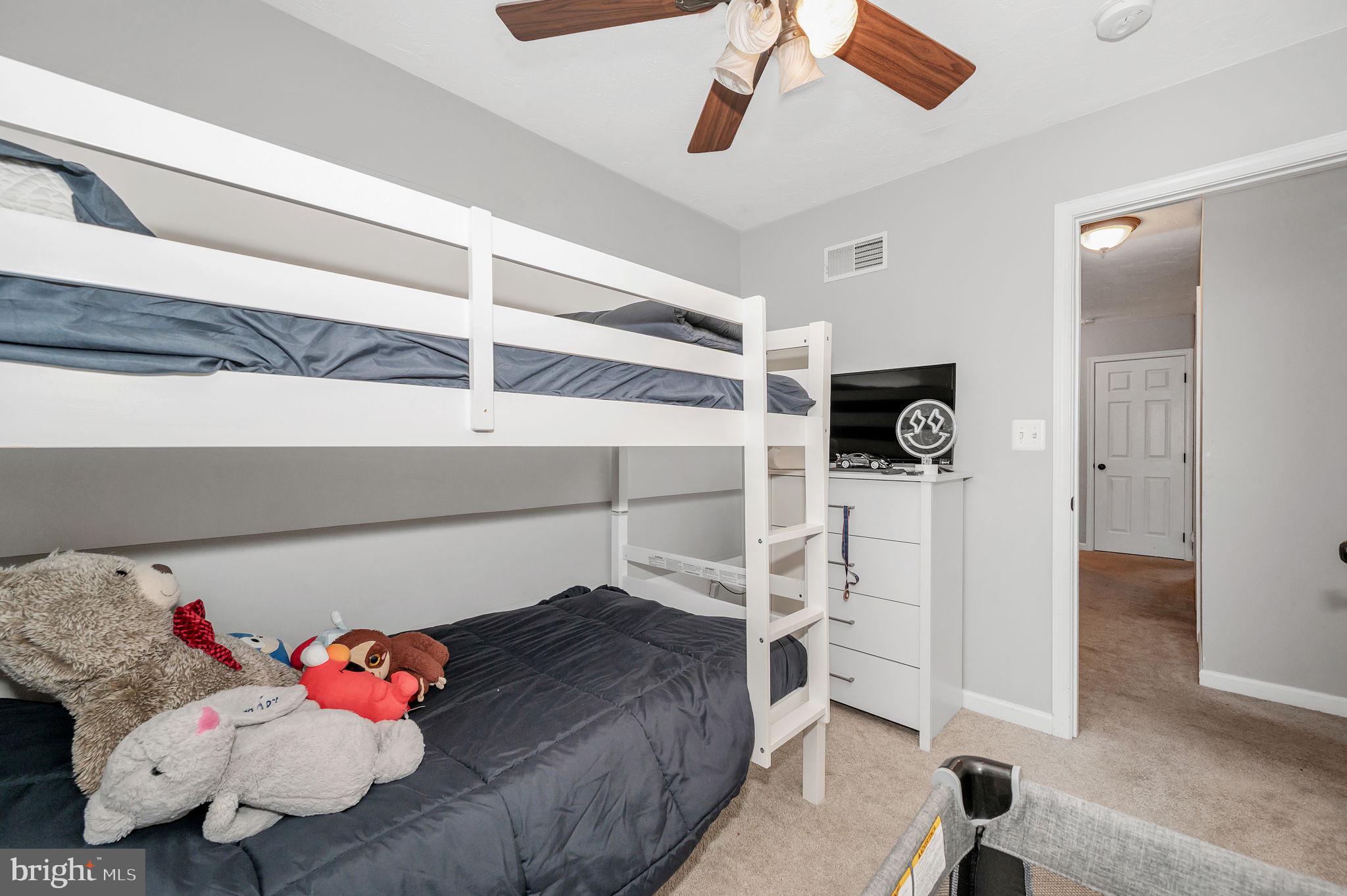 COLONIAL HILLS - Residential