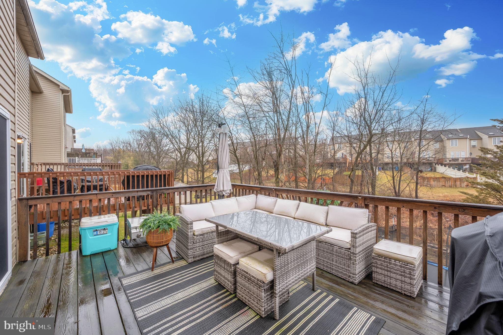 COLONIAL HILLS - Residential