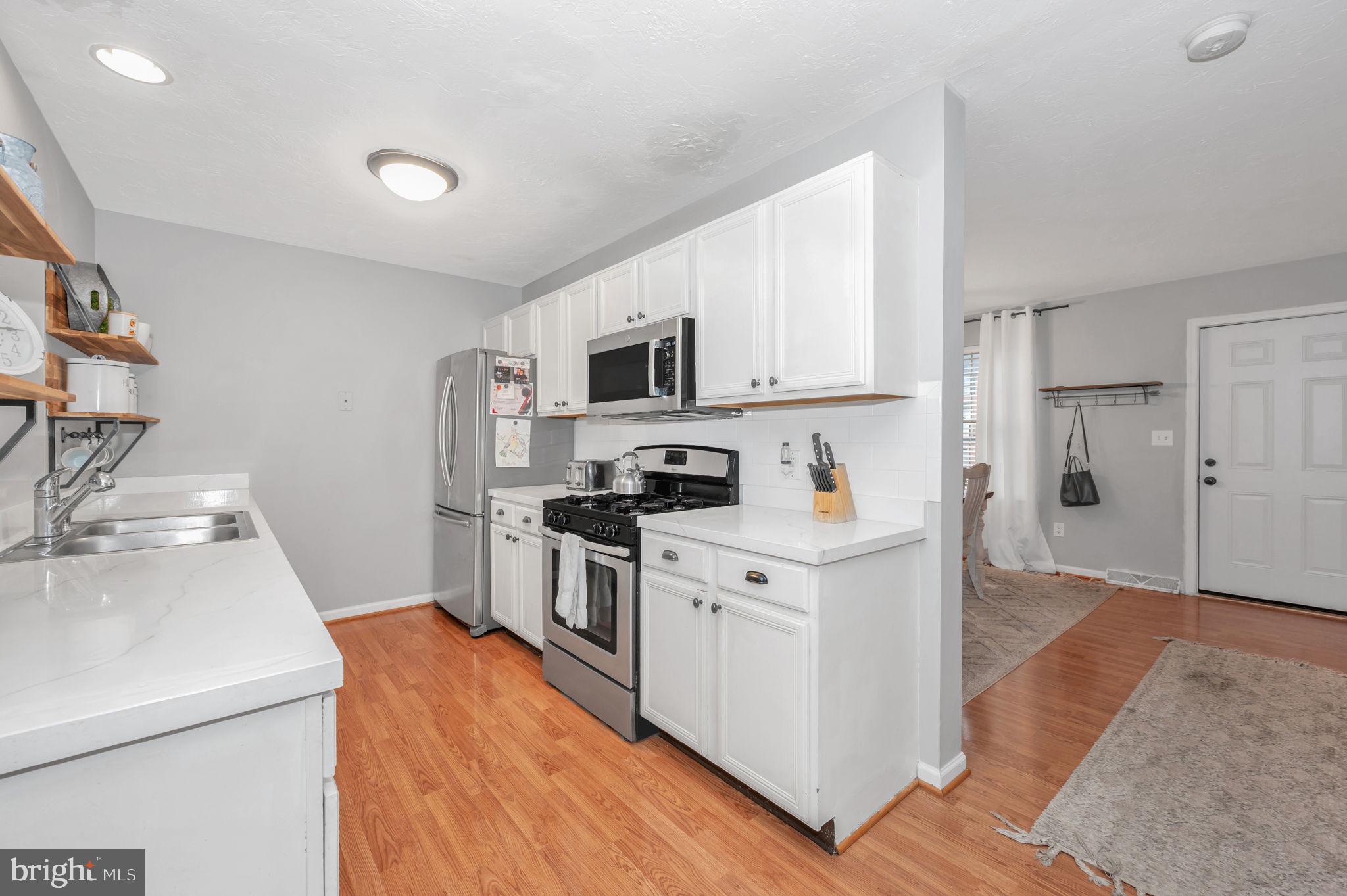 COLONIAL HILLS - Residential