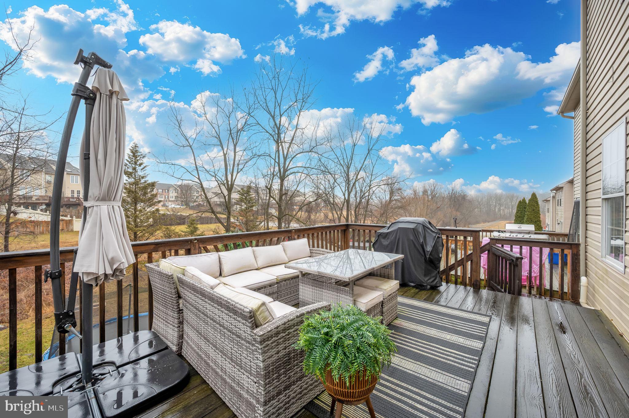 COLONIAL HILLS - Residential