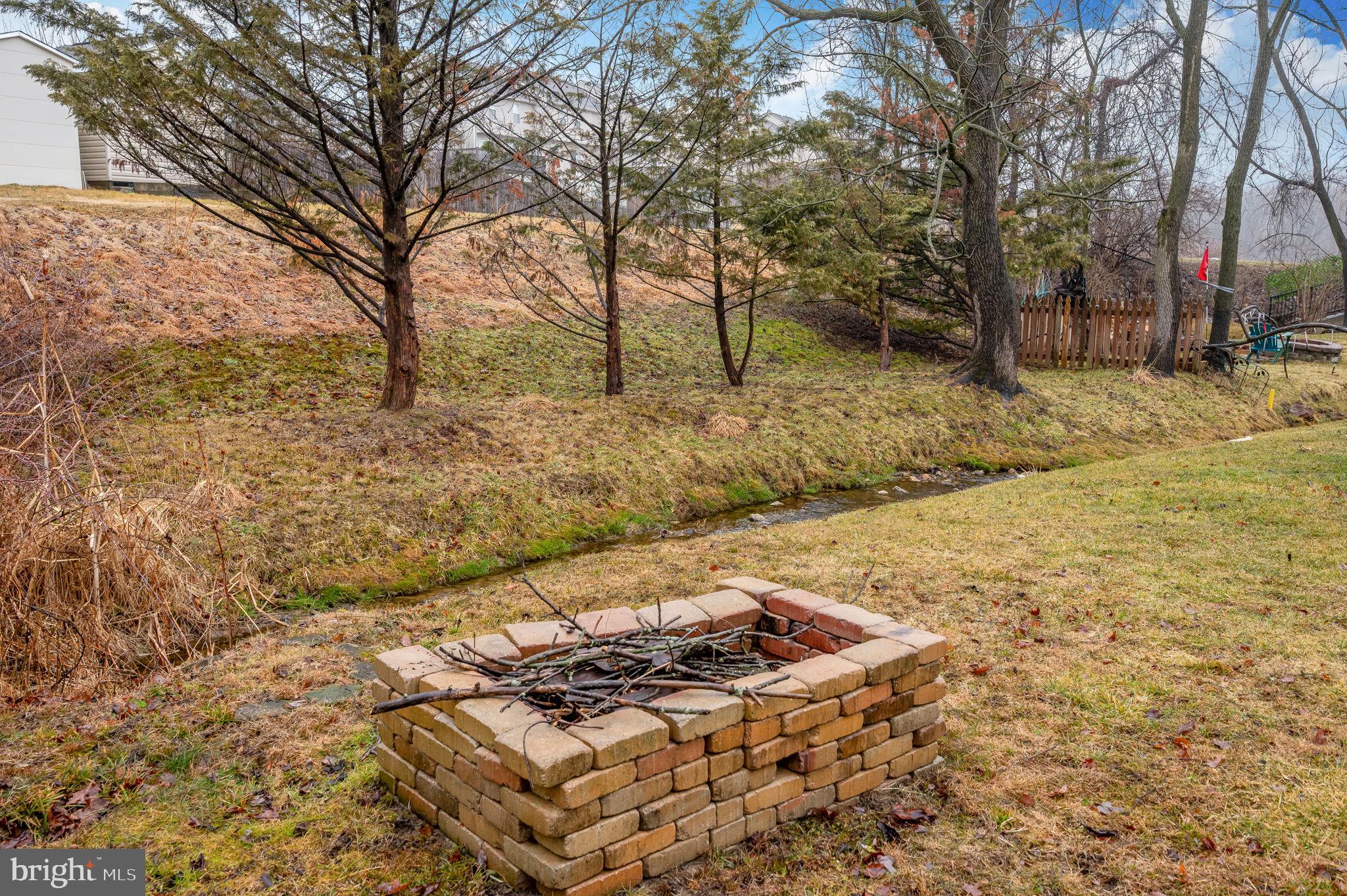 COLONIAL HILLS - Residential