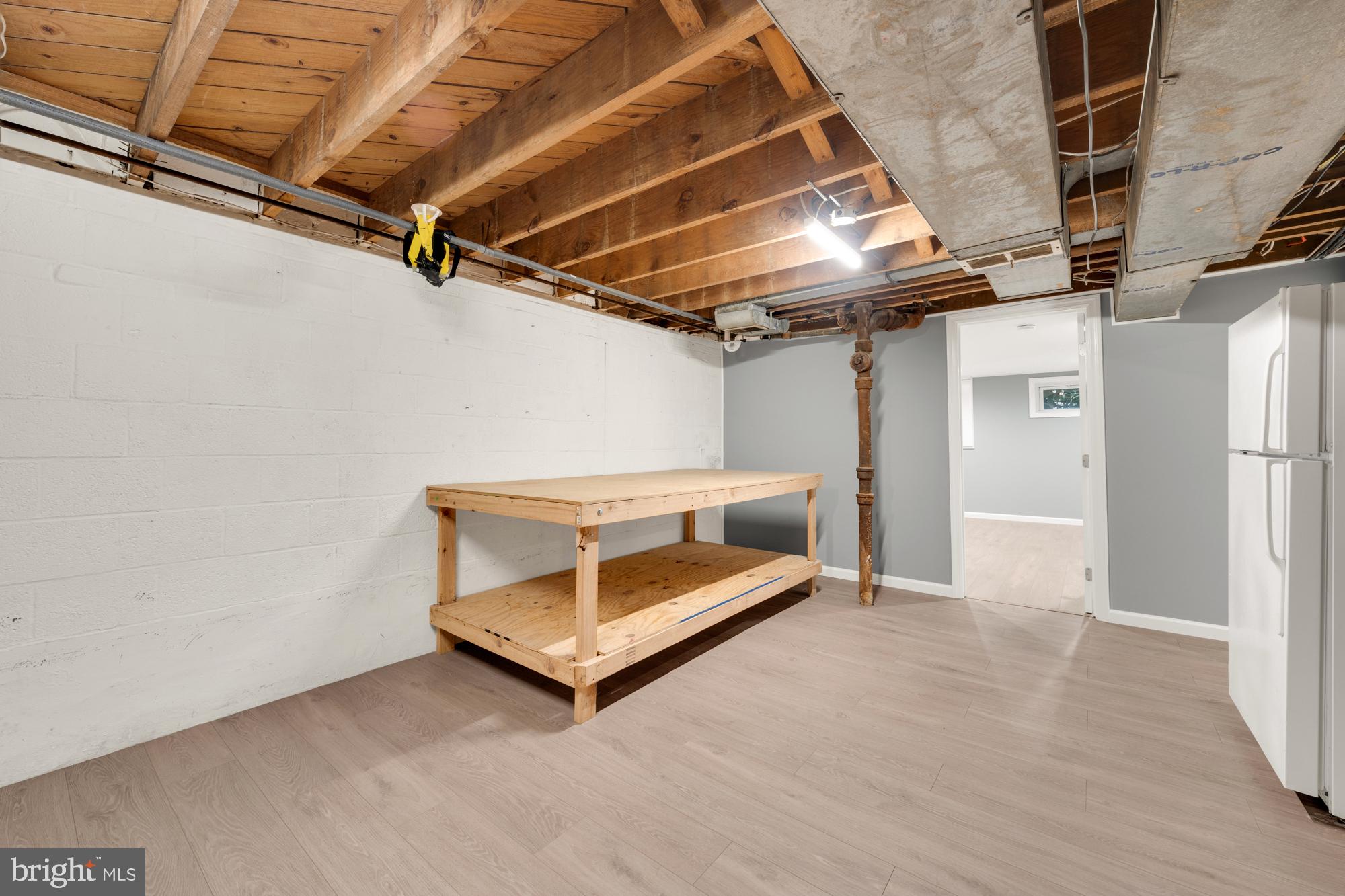 OVER LEE KNOLLS - Residential