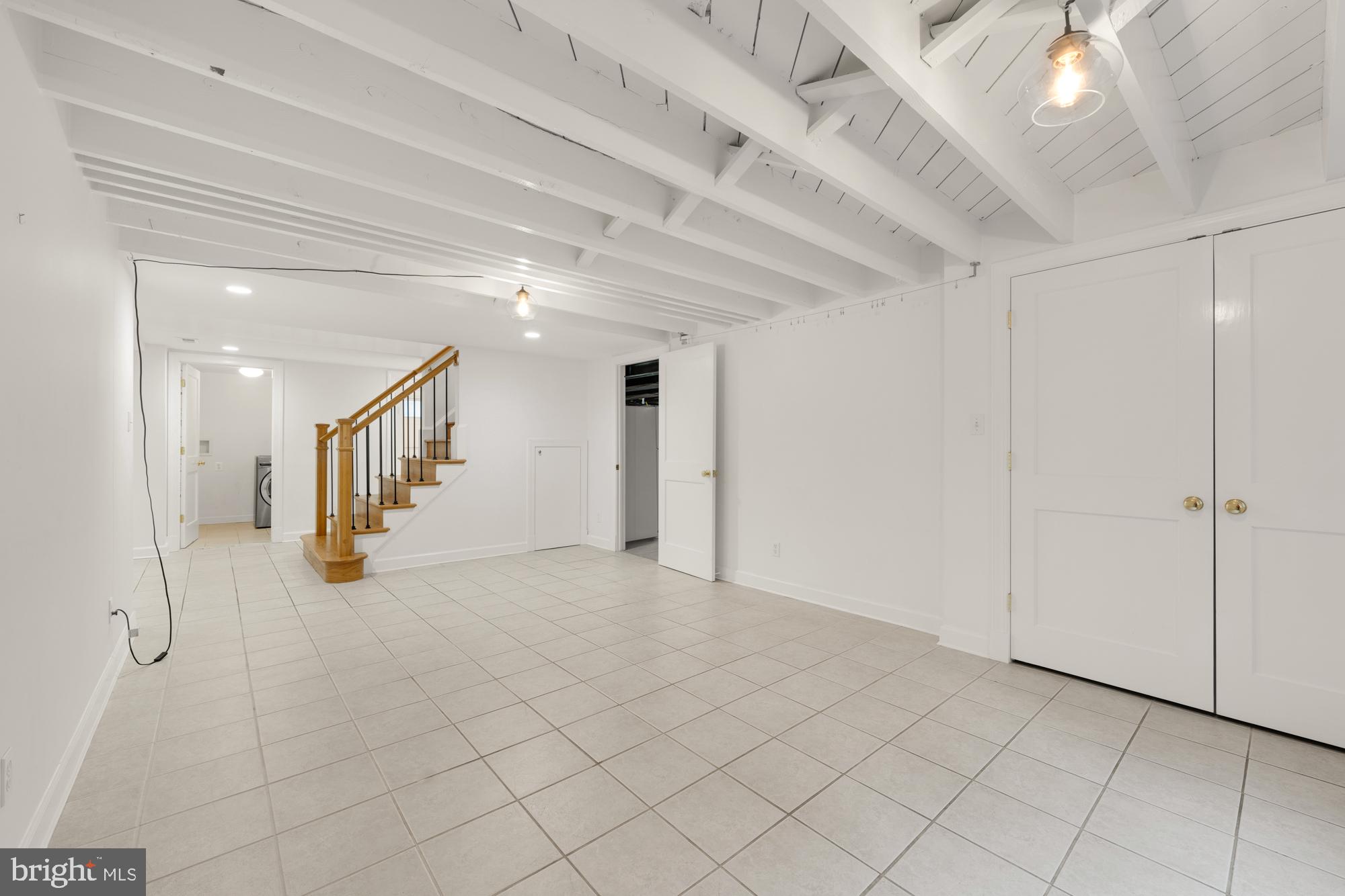 OVER LEE KNOLLS - Residential