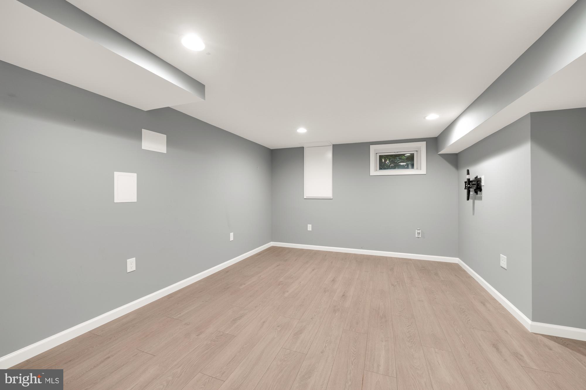 OVER LEE KNOLLS - Residential